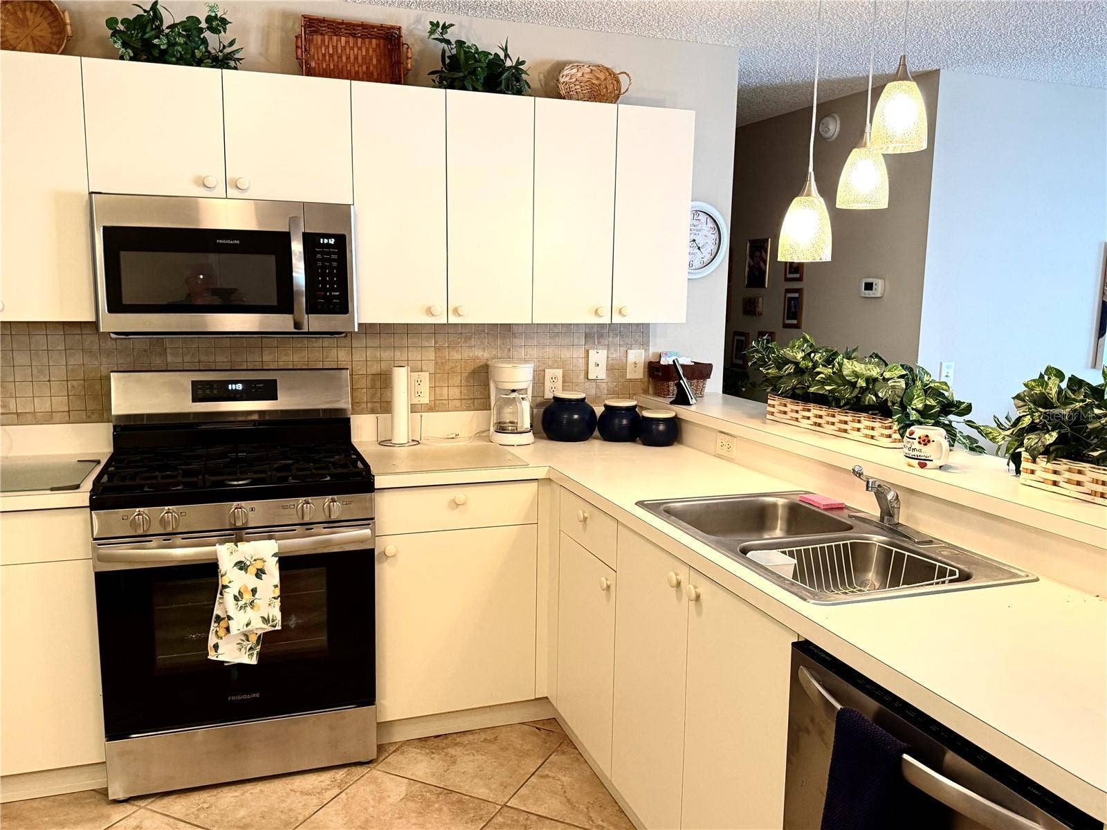16878 SE 94TH SUNNYBROOK CIRCLE, The Villages, FL 32162 16878 SE 94TH SUNNYBROOK CIRCLE, The Villages, FL 32162