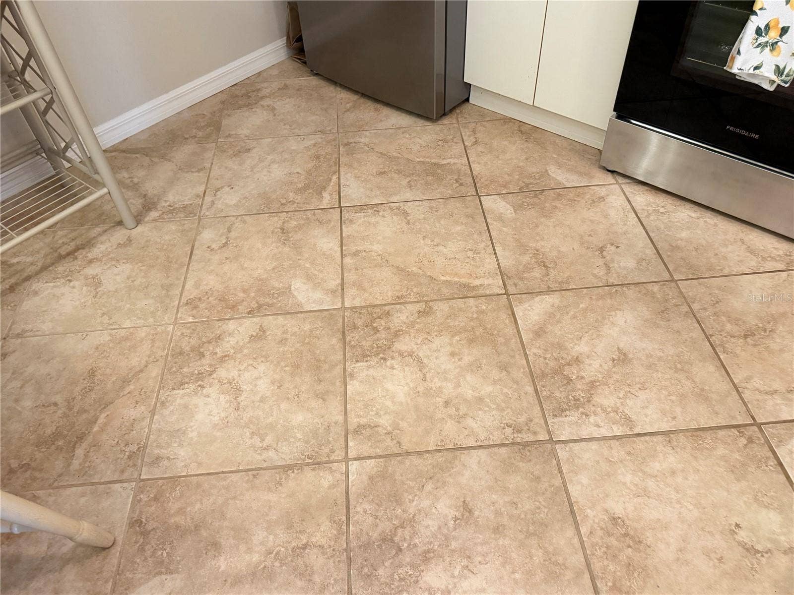 16878 SE 94TH SUNNYBROOK CIRCLE, The Villages, FL 32162 Kitchen tile flooring