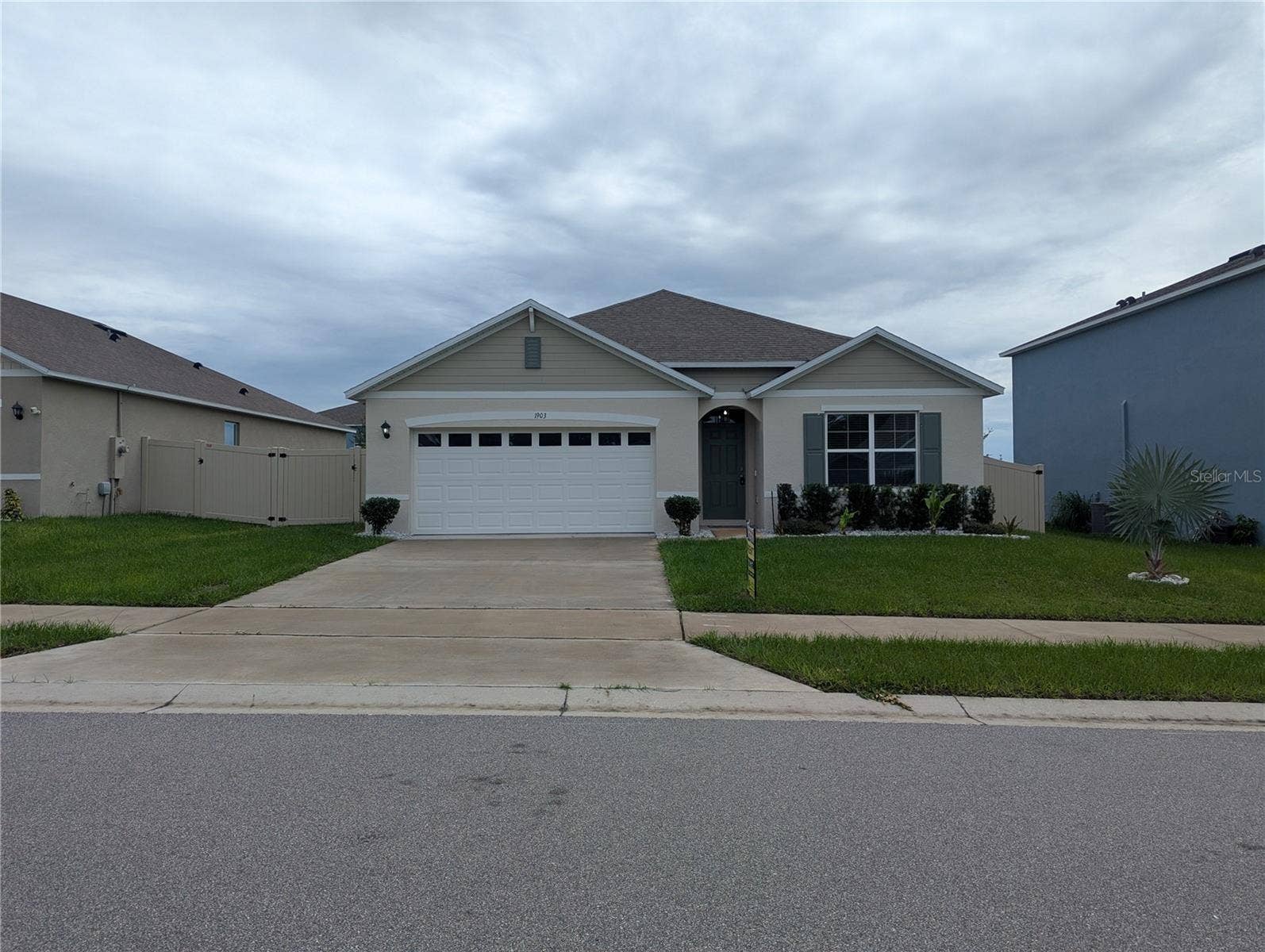 1903 HENIN CIRCLE, Tavares, FL 32778 1903 HENIN CIRCLE, Tavares, FL 32778