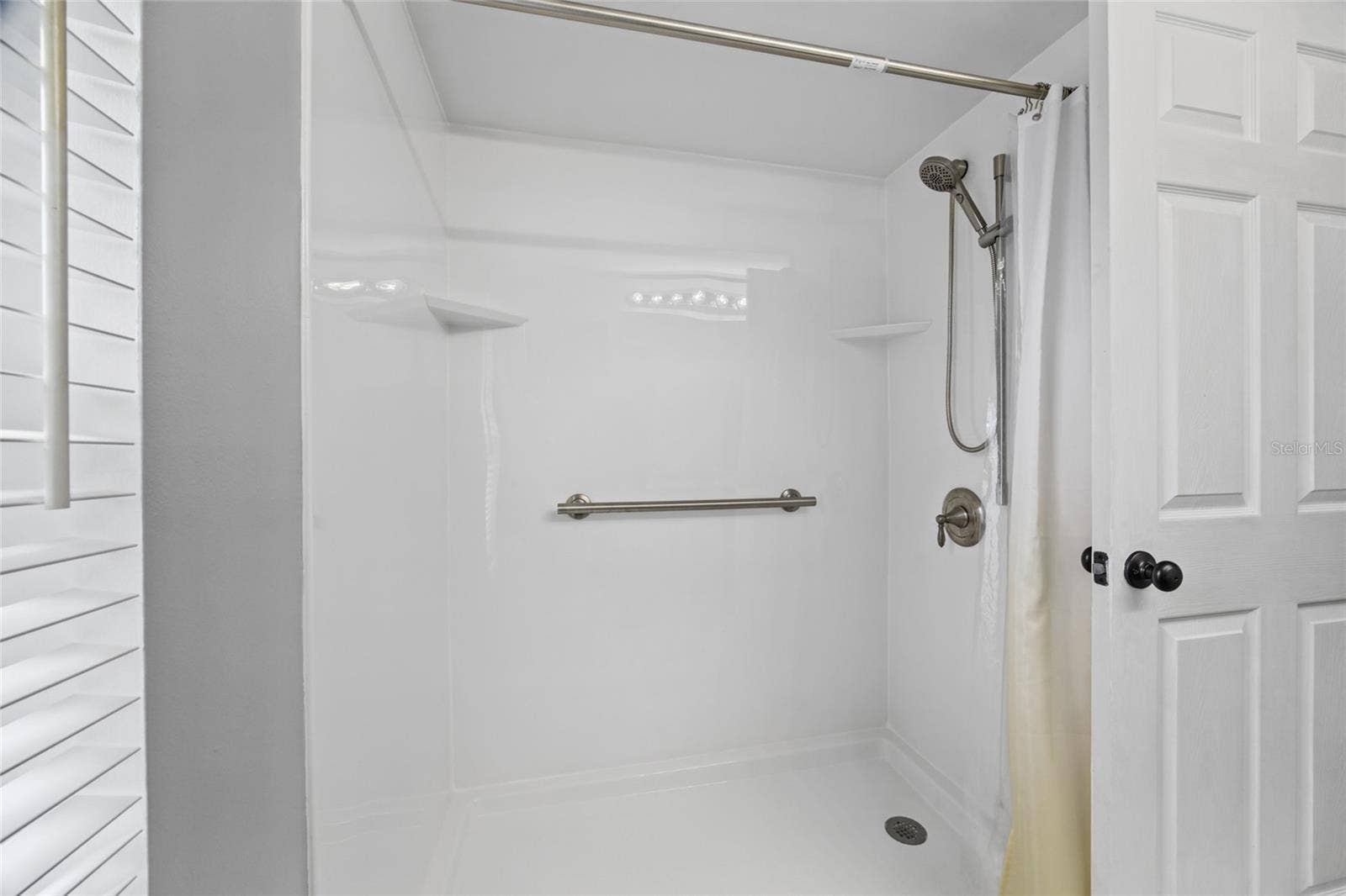 3081 E BERWICK COURT, Hernando, FL 34442 Updated walk-in Shower