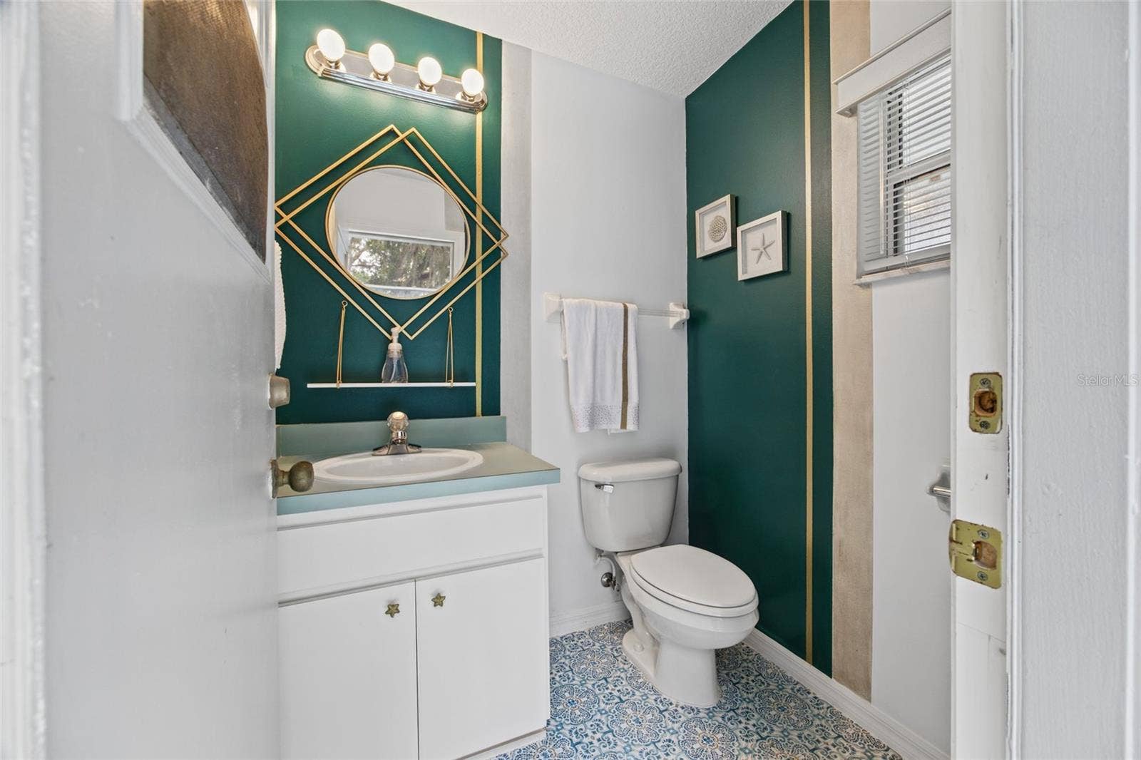3081 E BERWICK COURT, Hernando, FL 34442 Pool Bath which is under heat and air but no interior access to the home.