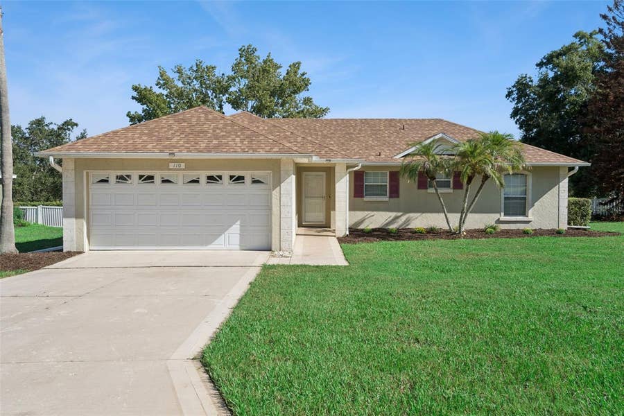 Property photo for 110 TWIN LAKE CIRCLE, Umatilla, FL