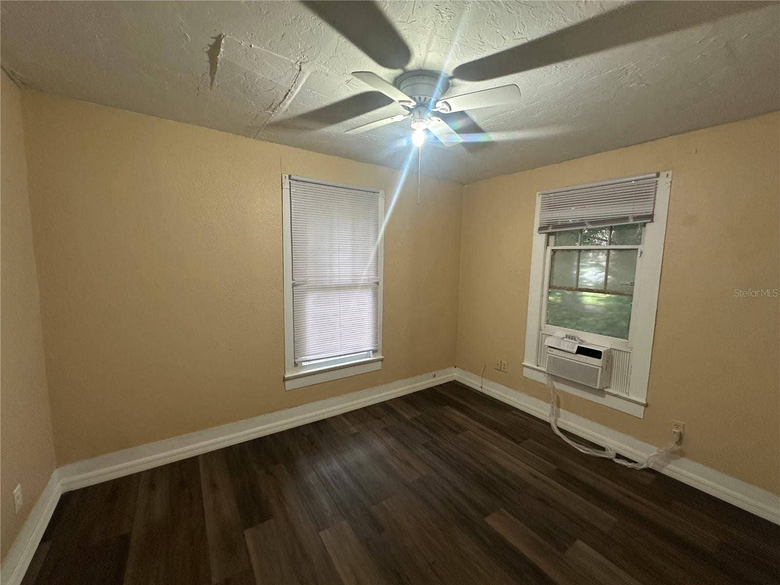 8725 N SILVER LAKE ROAD, Leesburg, FL 34788