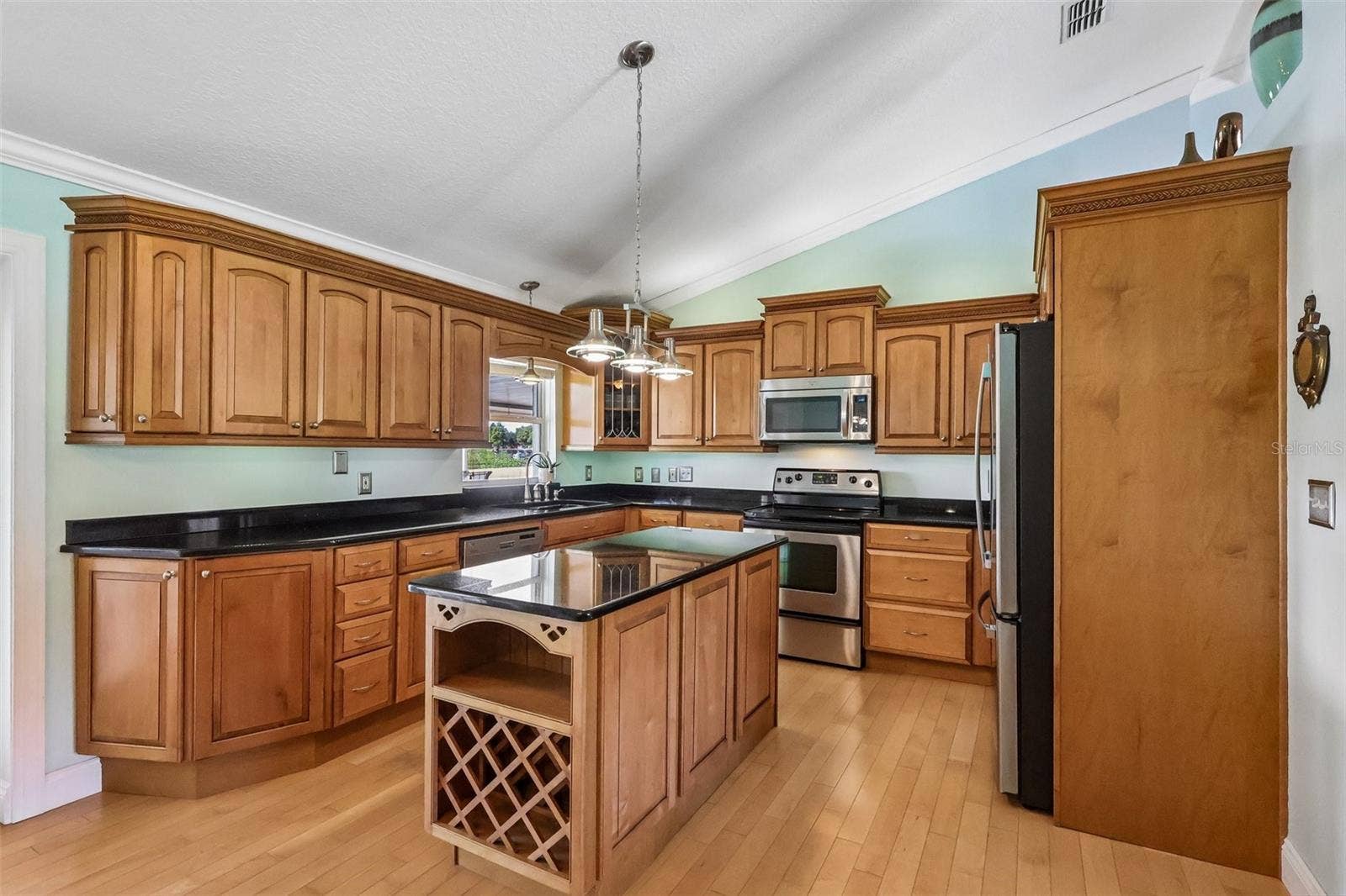 28116 LOIS DRIVE, Tavares, FL 32778 Wine rack and lovely shelving/ All appliances in kitchen included