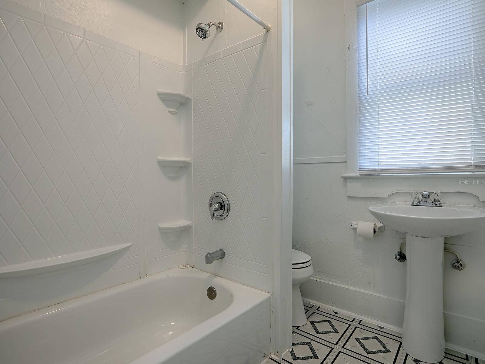 422 & 426 E CITRUS AVENUE, Eustis, FL 32726 422_Unit#C_Bathroom
