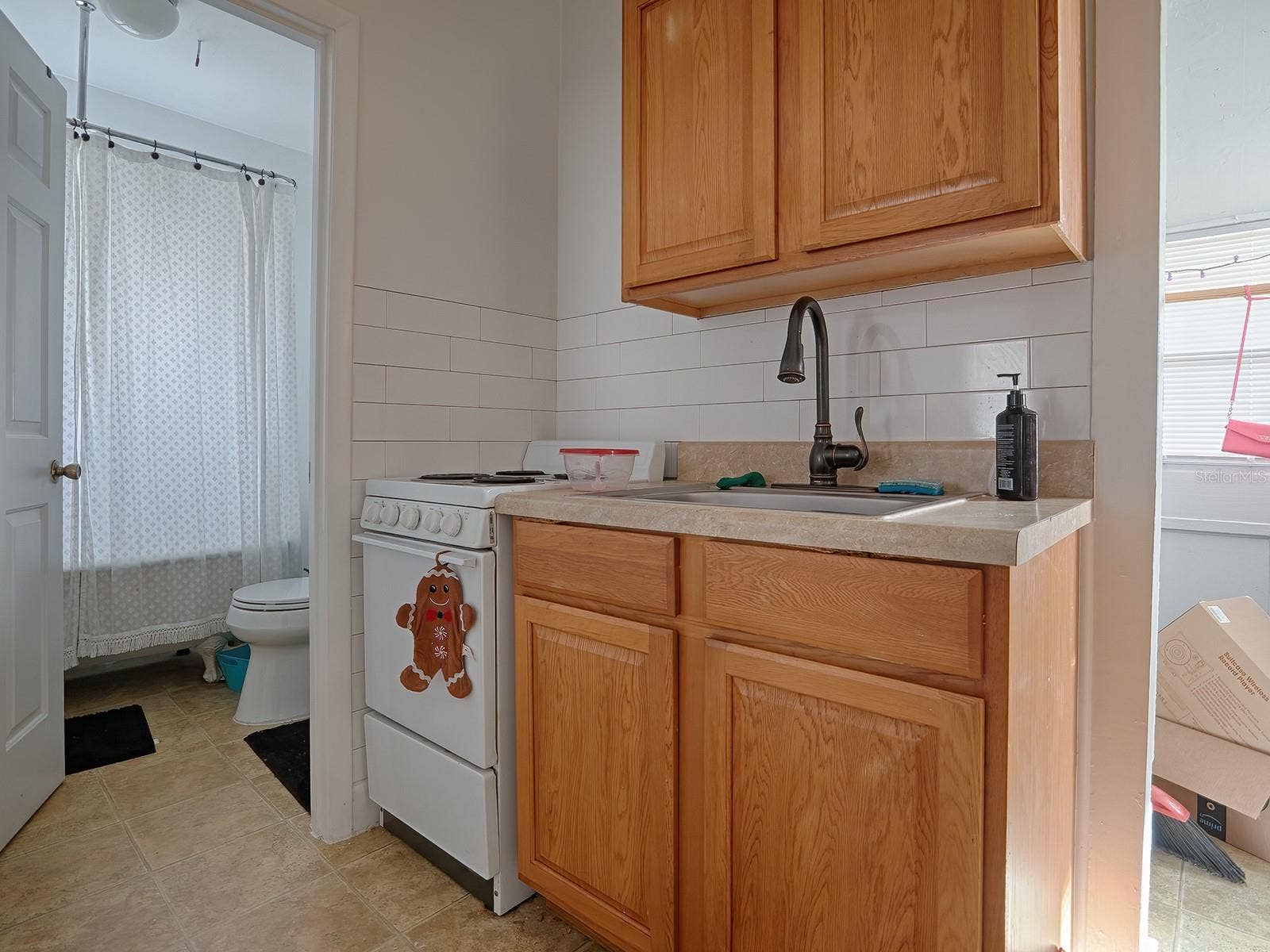 422 & 426 E CITRUS AVENUE, Eustis, FL 32726 422_Unit#B_Kitchen