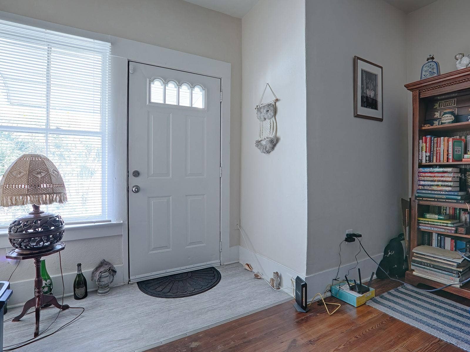 422 & 426 E CITRUS AVENUE, Eustis, FL 32726 422_Unit#D_Entry/Living Room