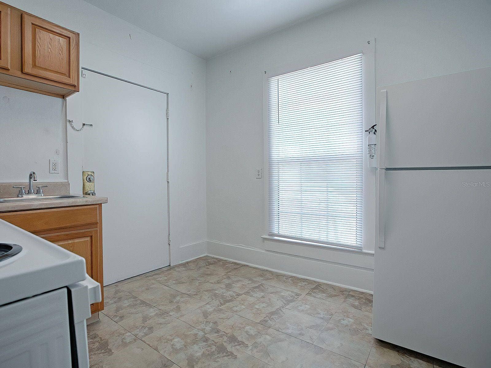 422 & 426 E CITRUS AVENUE, Eustis, FL 32726 422_Unit#C_Kitchen