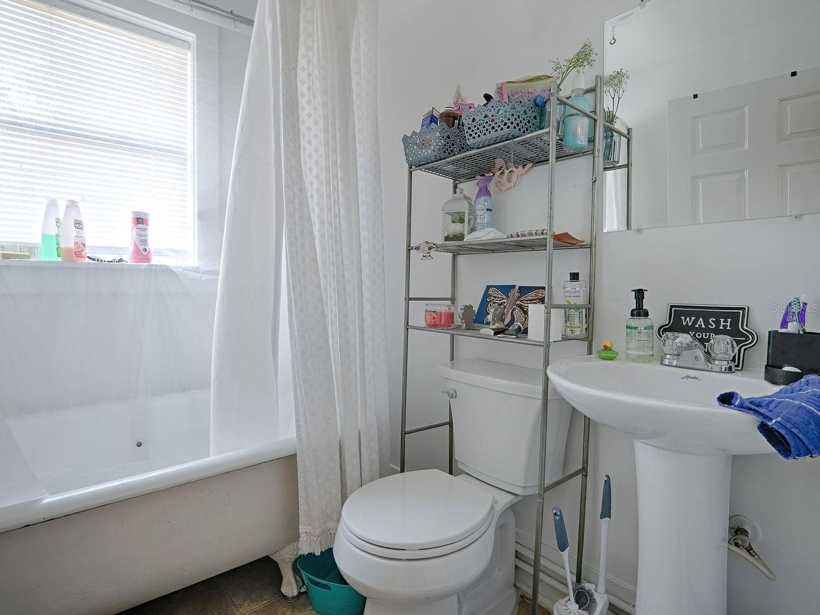 422 & 426 E CITRUS AVENUE, Eustis, FL 32726 422_Unit#B_Bathroom