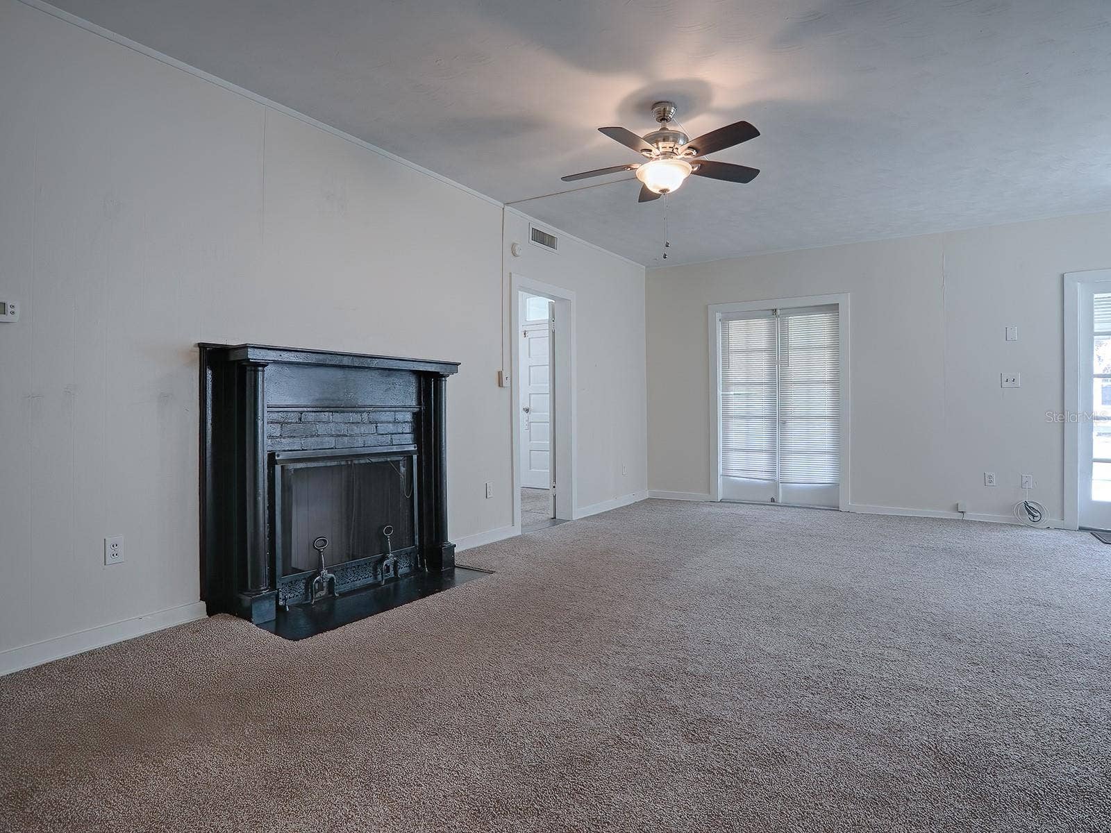 422 & 426 E CITRUS AVENUE, Eustis, FL 32726 422_Unit#C_Living Room