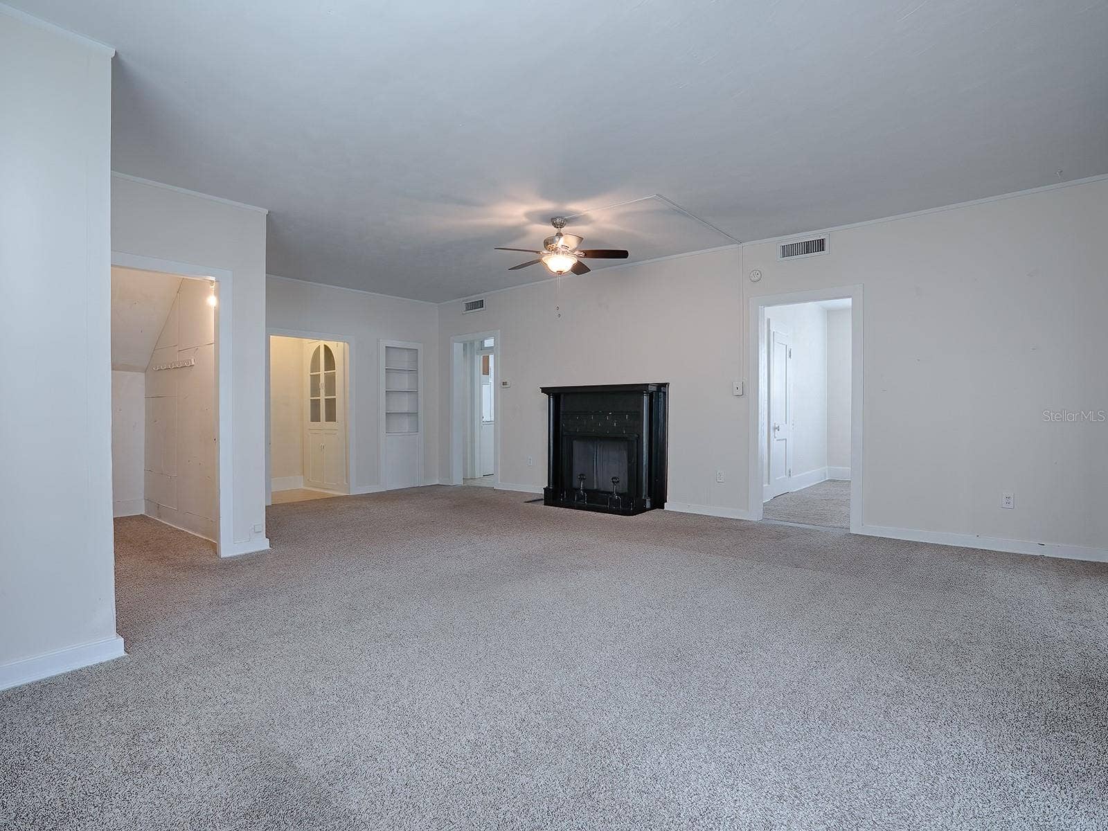 422 & 426 E CITRUS AVENUE, Eustis, FL 32726 422_Unit#C_Living Room