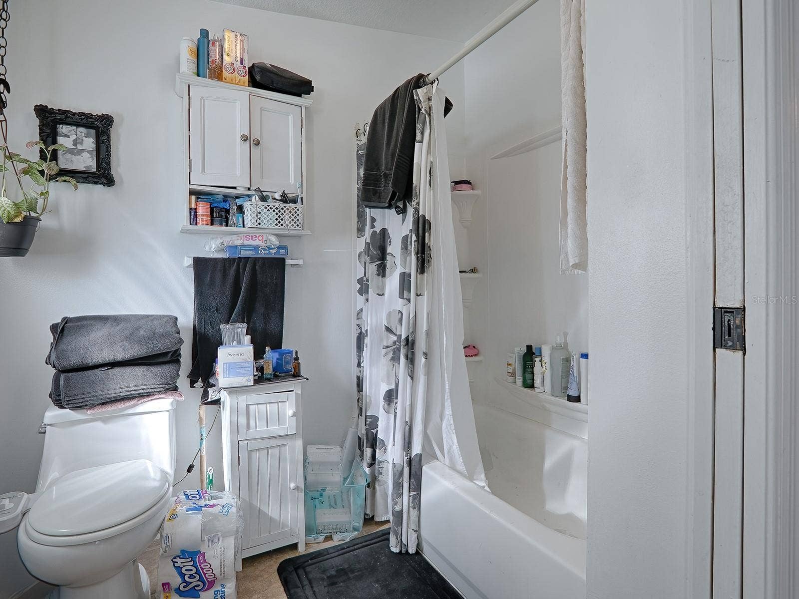 422 & 426 E CITRUS AVENUE, Eustis, FL 32726 422_Unit#A_Bathroom