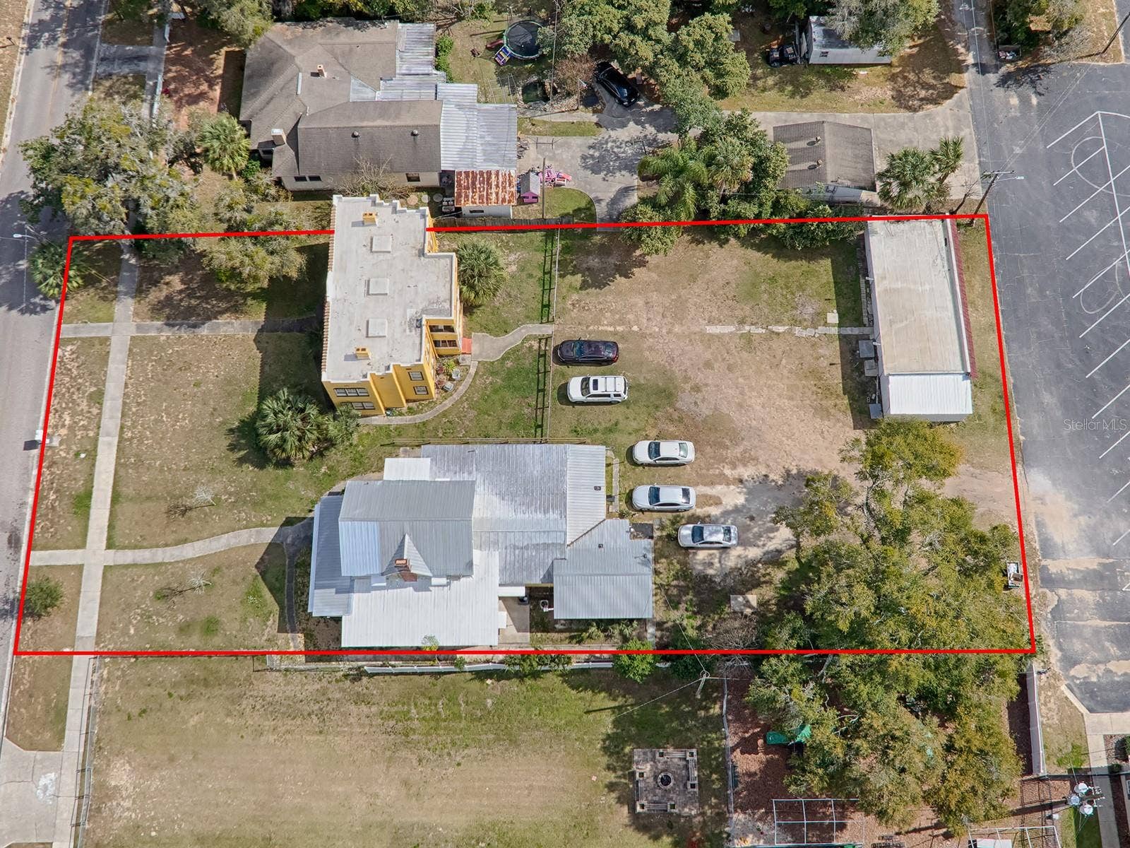 422 & 426 E CITRUS AVENUE, Eustis, FL 32726 422 & 426 E. Citrus Ave-(8) Apartments, (4) Storage Units