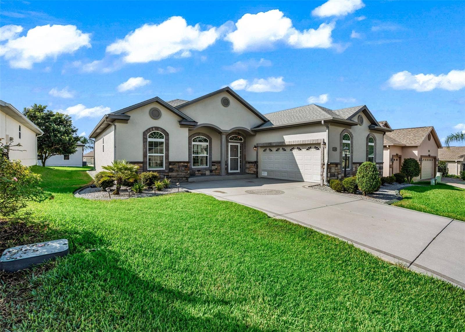 3/2 Dogwood w/Side Facing 2 Car Garage