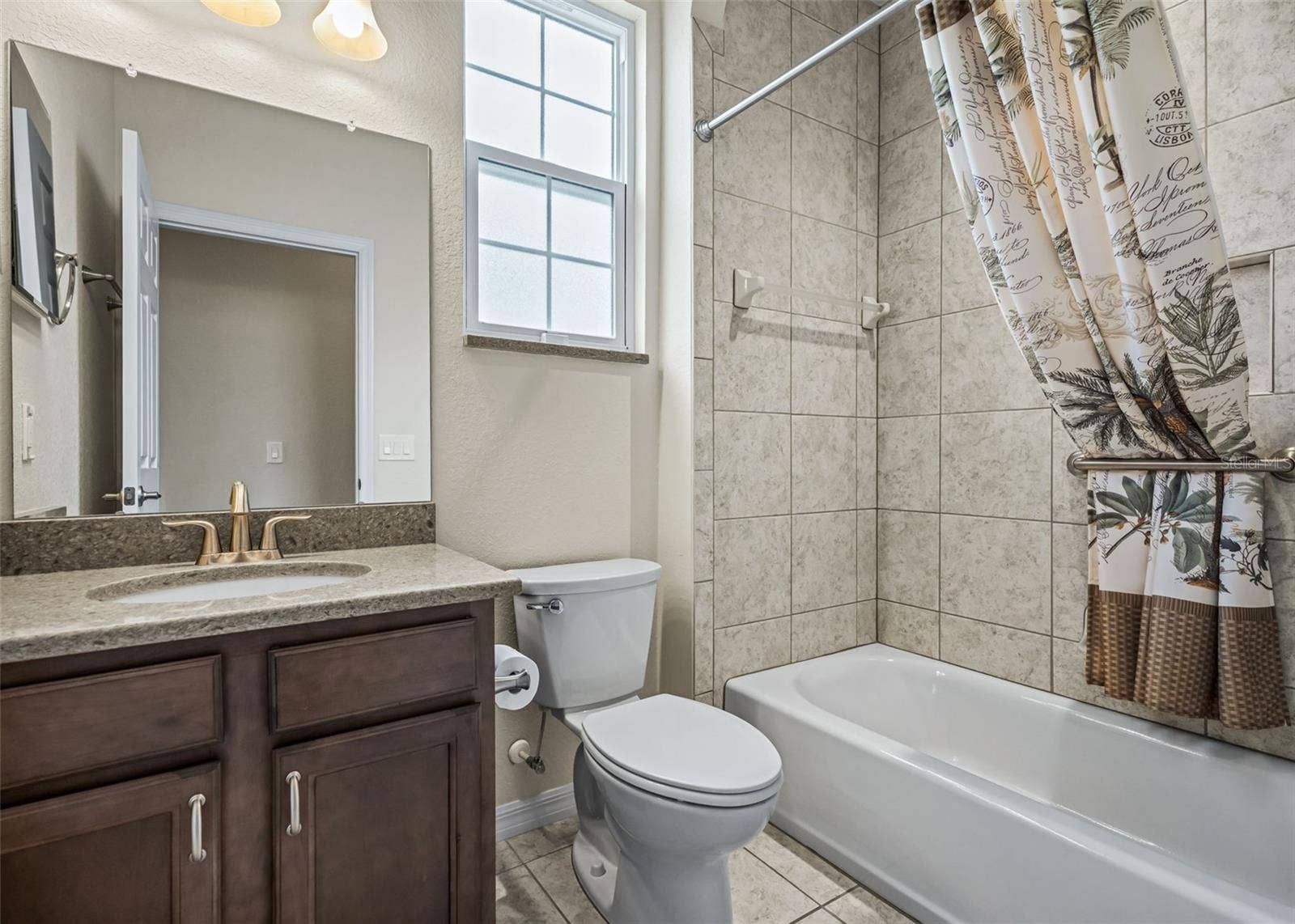 Guest bathroom w/Tiled Tub & Shower combination