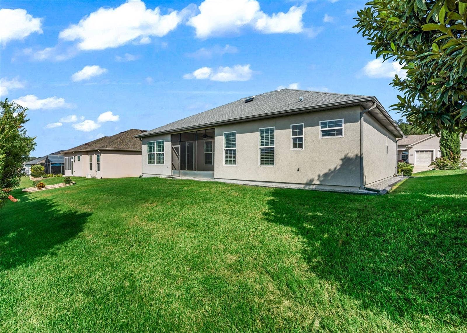 Lanai w/access to backyard