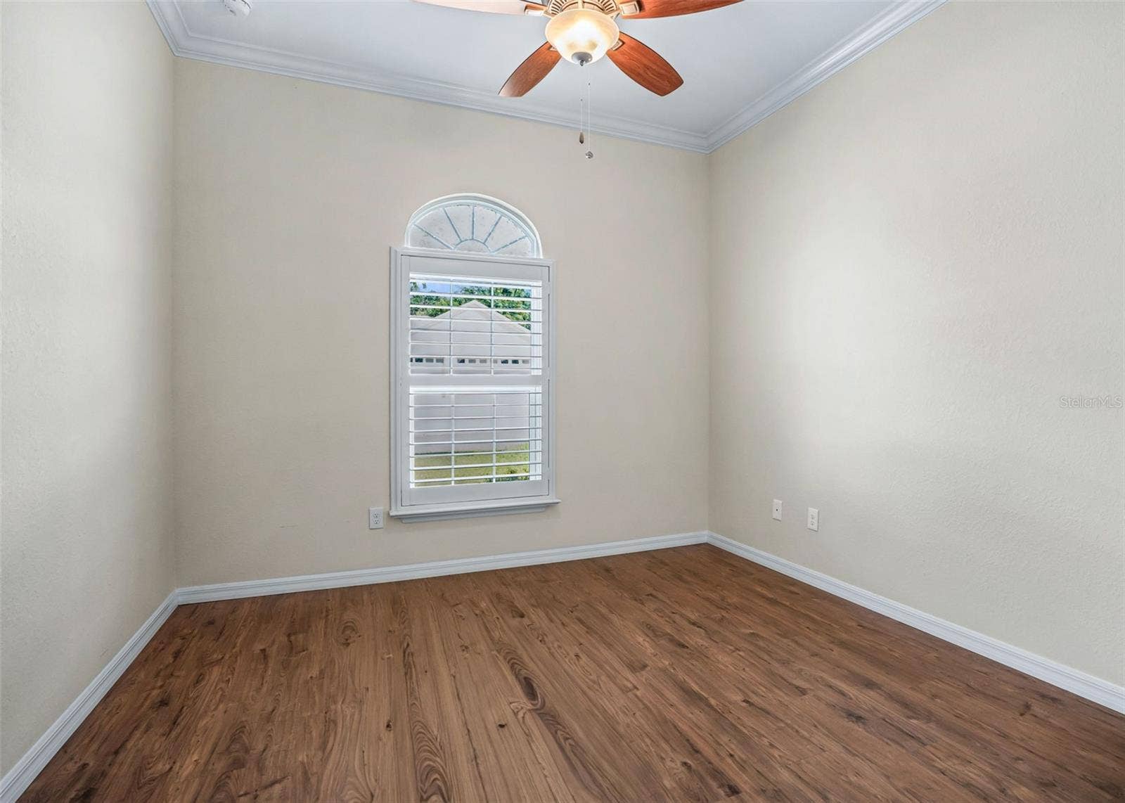 Bedroom 2 w/laminate flooring