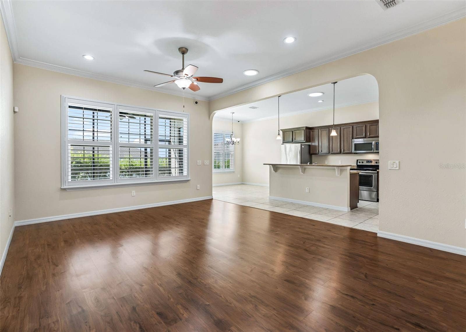 Living area w/Crown molding & Laminate flooring