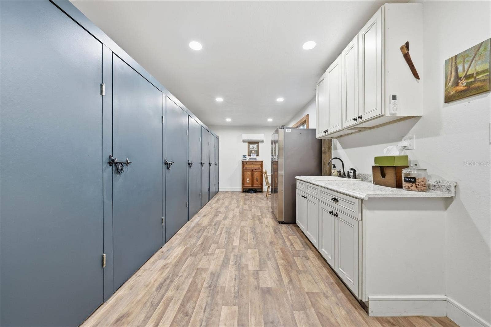 22301 CORONADO SOMERSET DRIVE, Sorrento, FL 32776 Tack room and lockers