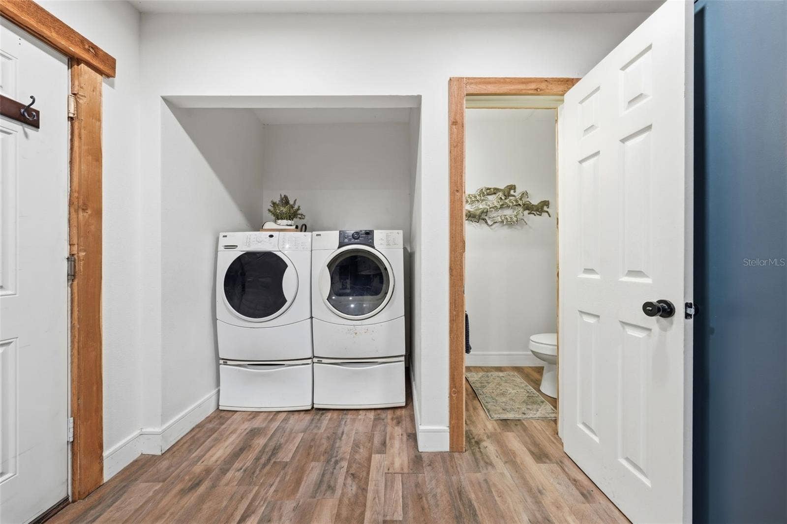 22301 CORONADO SOMERSET DRIVE, Sorrento, FL 32776 Inside tack room with bathroom