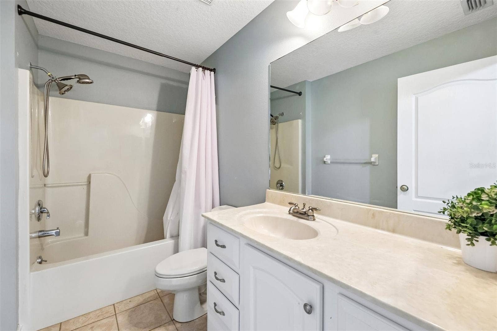 22301 CORONADO SOMERSET DRIVE, Sorrento, FL 32776 22301 CORONADO SOMERSET DRIVE, Sorrento, FL 32776