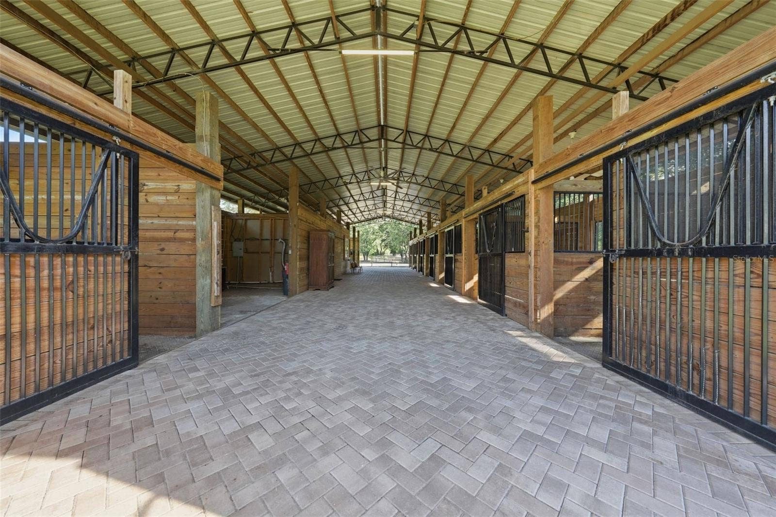 22301 CORONADO SOMERSET DRIVE, Sorrento, FL 32776 Entry to barn