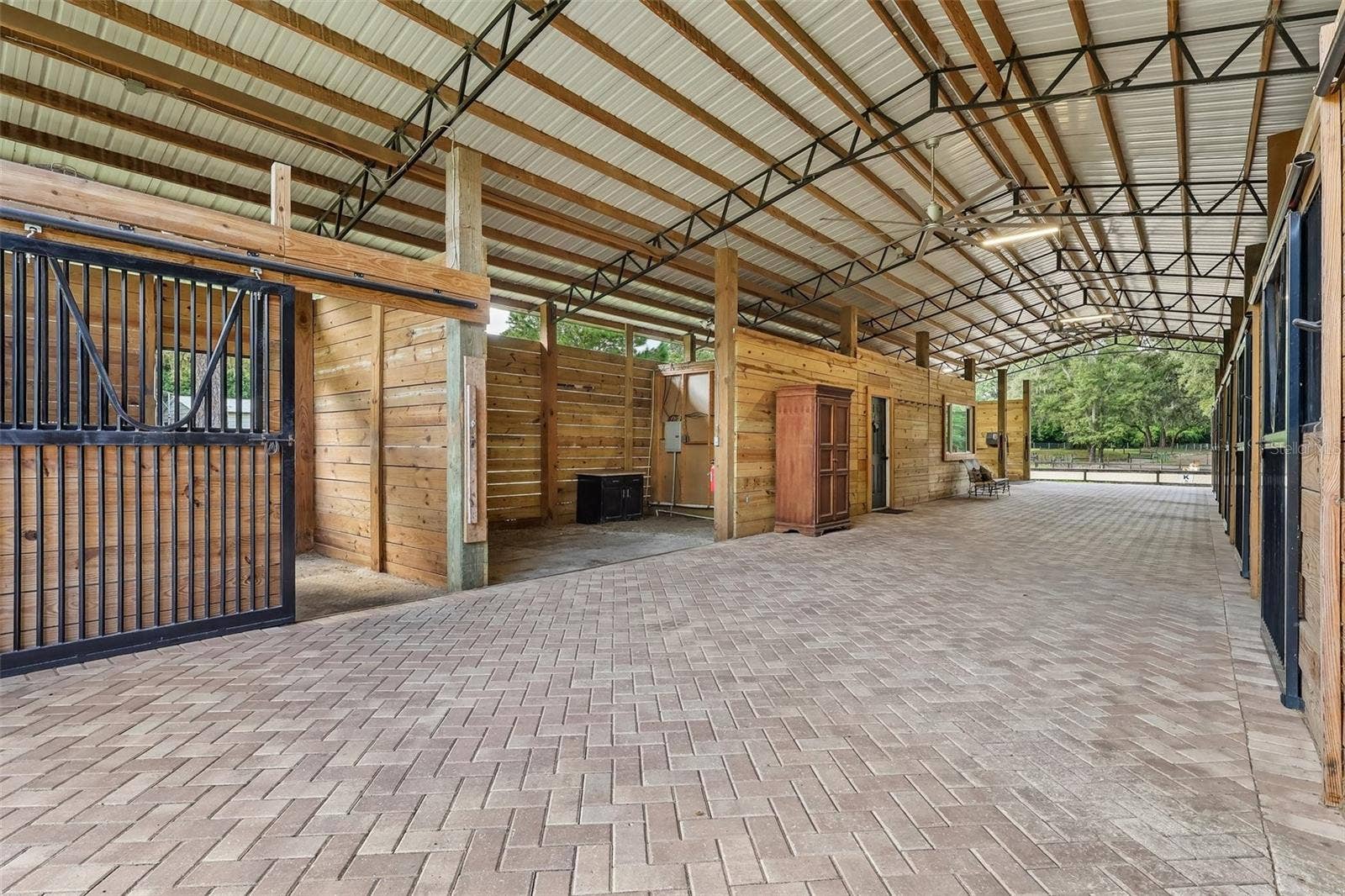 22301 CORONADO SOMERSET DRIVE, Sorrento, FL 32776 Inside barn