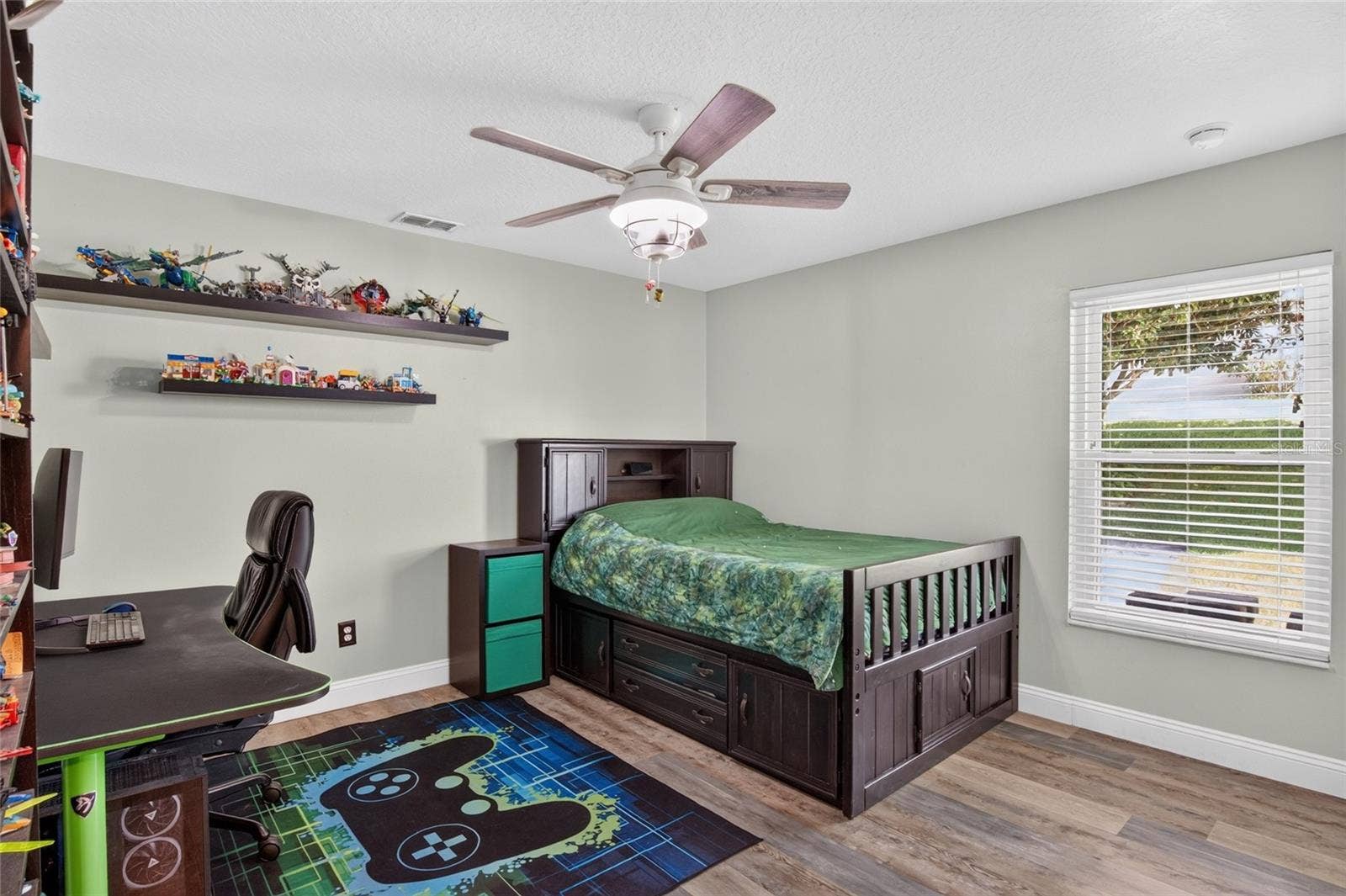 Bedroom 2 (front of house)