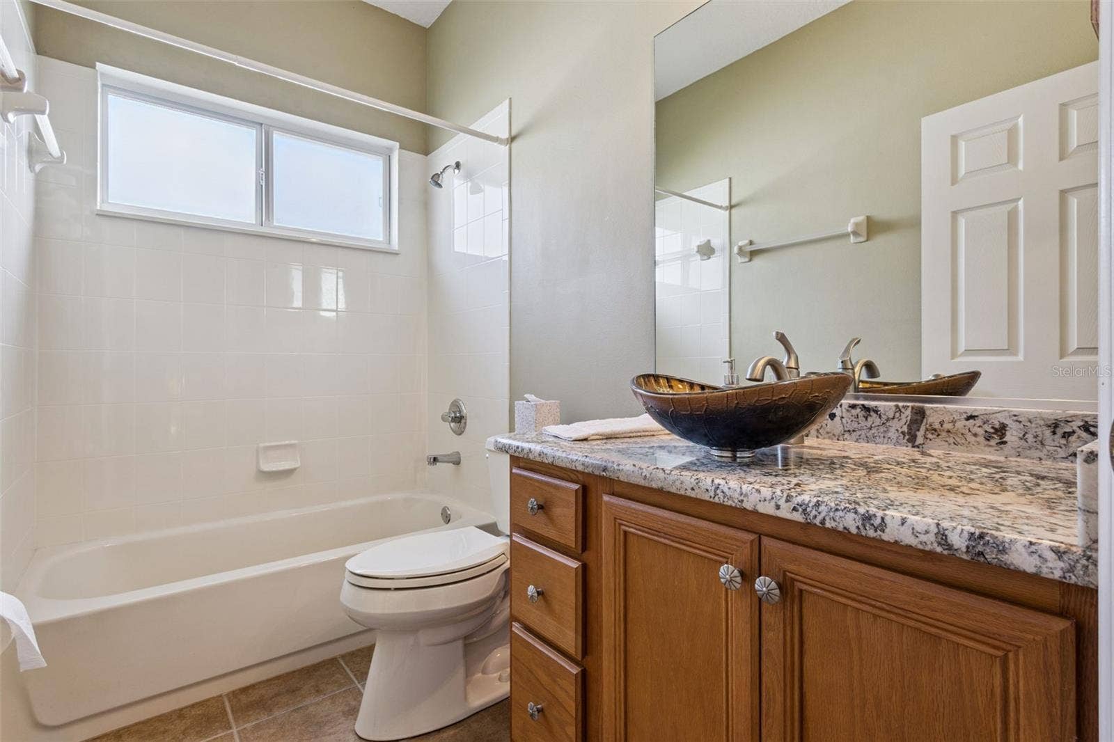 24242 E BELLE MEDE DRIVE, Leesburg, FL 34748 Guest Bathroom