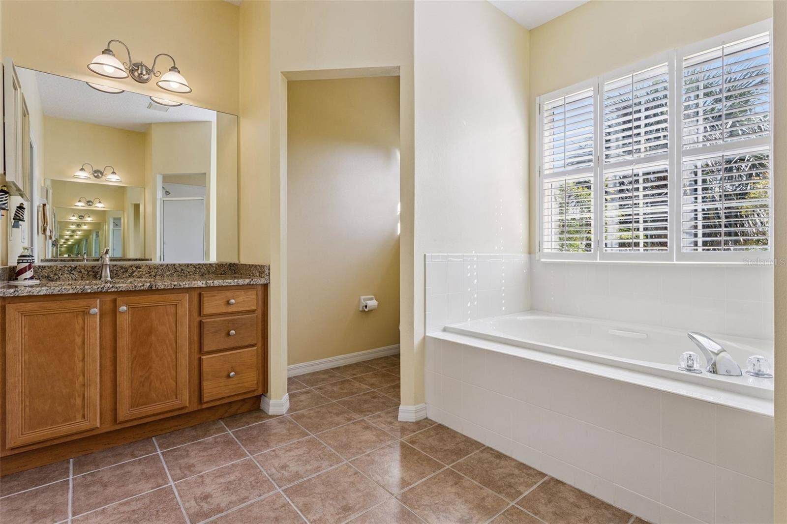 24242 E BELLE MEDE DRIVE, Leesburg, FL 34748 Primary Ensuite 1 of 2 Vanities