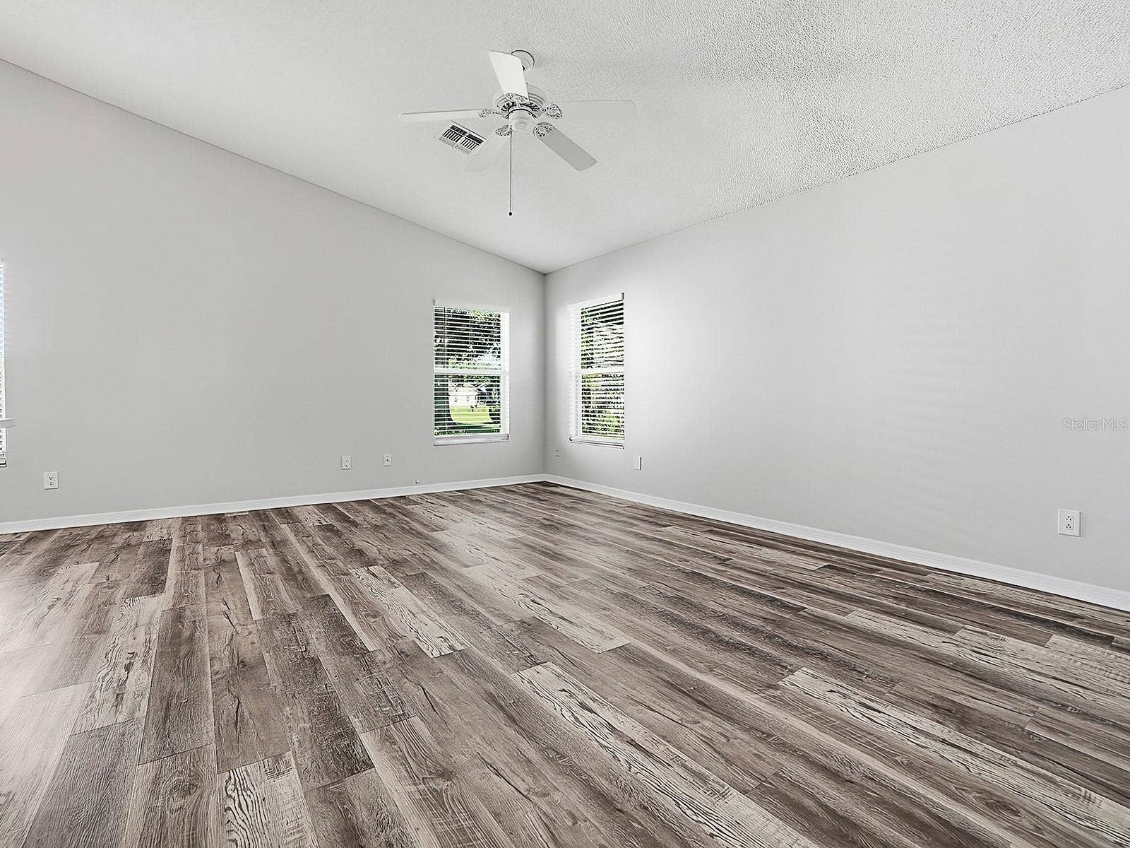 4003 PLANTATION BOULEVARD, Leesburg, FL 34748 4003 PLANTATION BOULEVARD, Leesburg, FL 34748