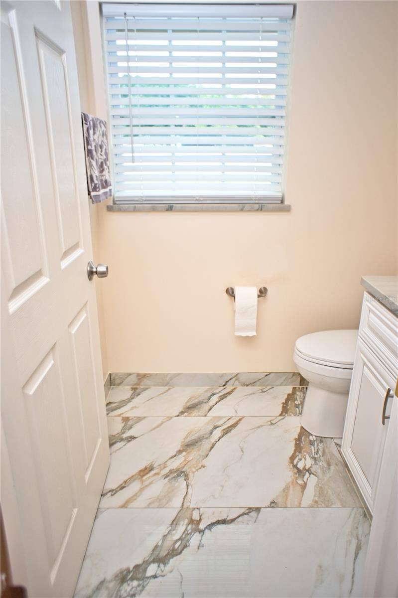402 E MAPLE STREET, Winter Garden, FL 34787