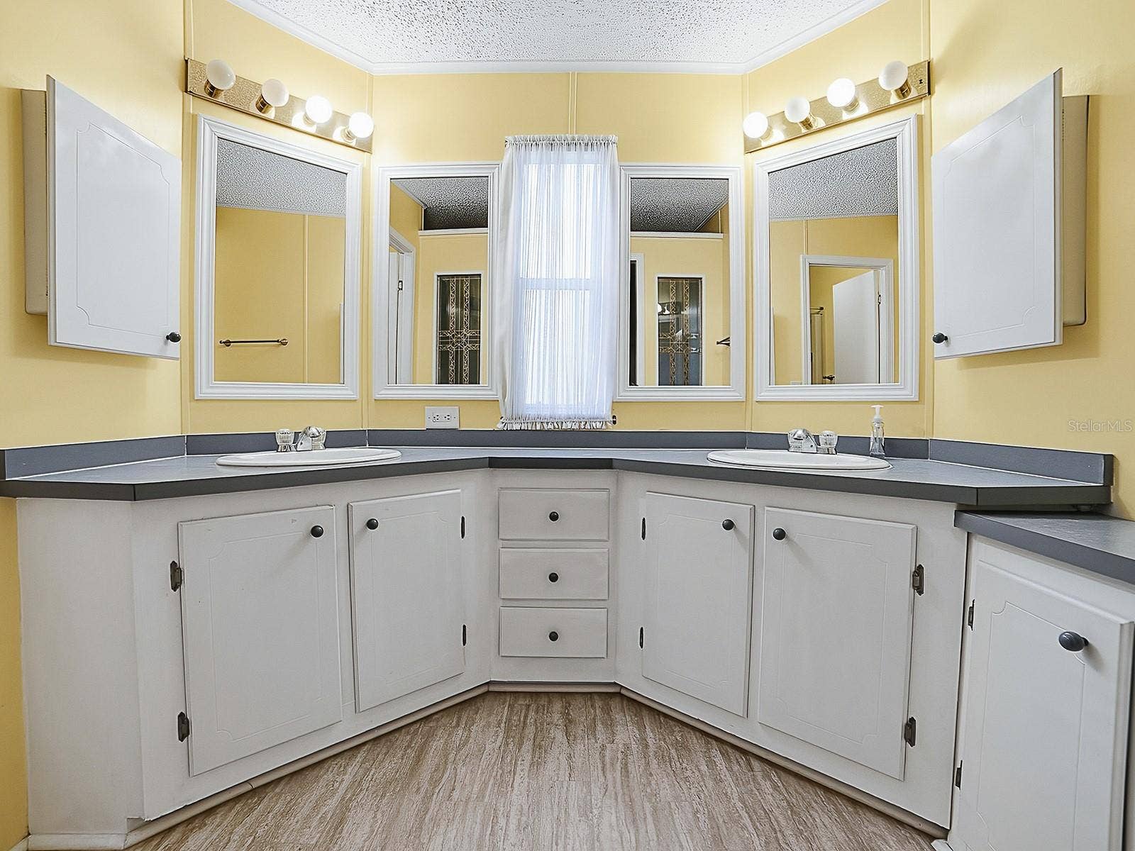 25524 BELLE HELENE, Leesburg, FL 34748 25524 BELLE HELENE, Leesburg, FL 34748
