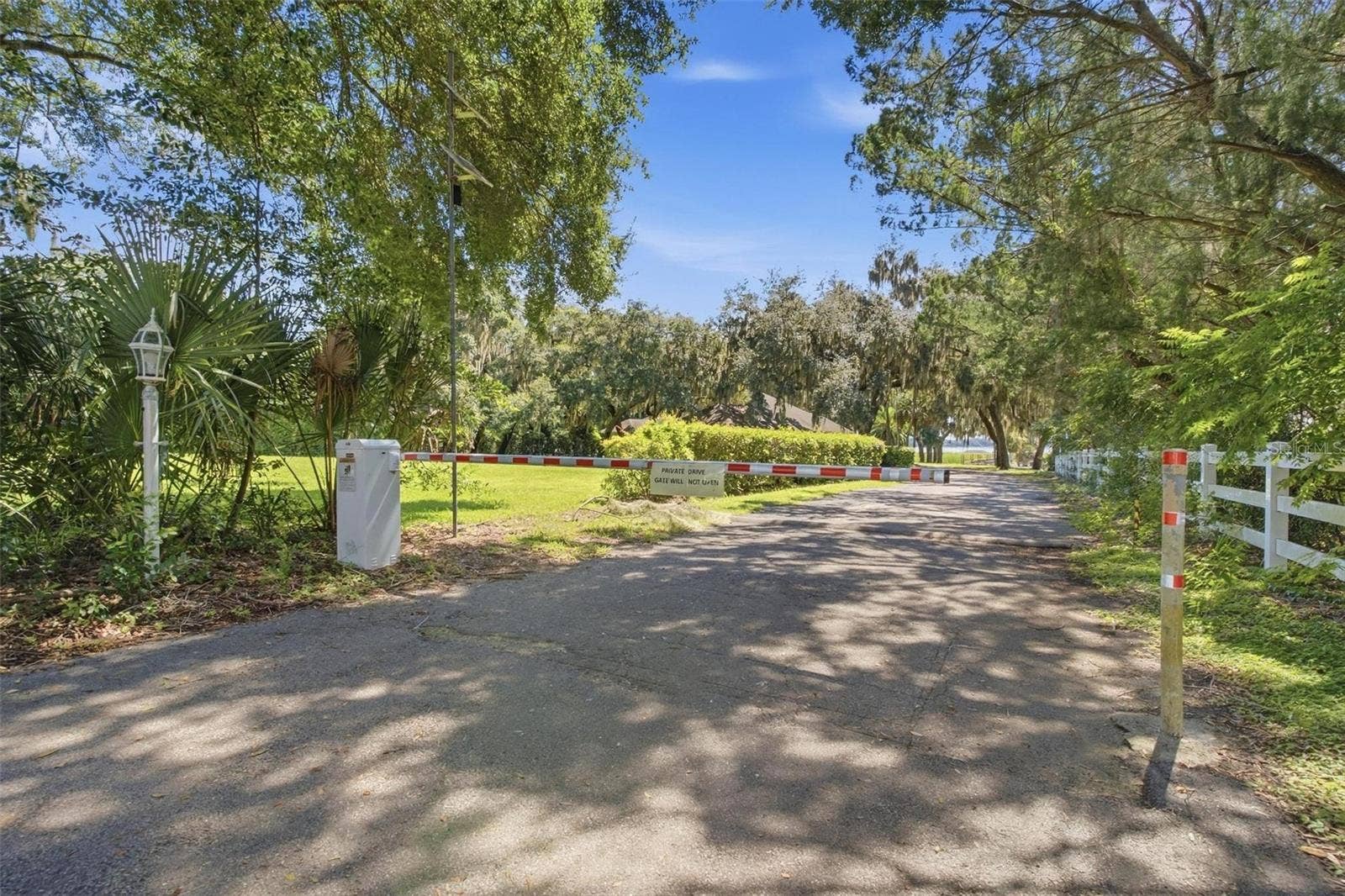 8732 SPRING COURT, Leesburg, FL 34788 Private Road-Community Lake Access to Silver Lake
