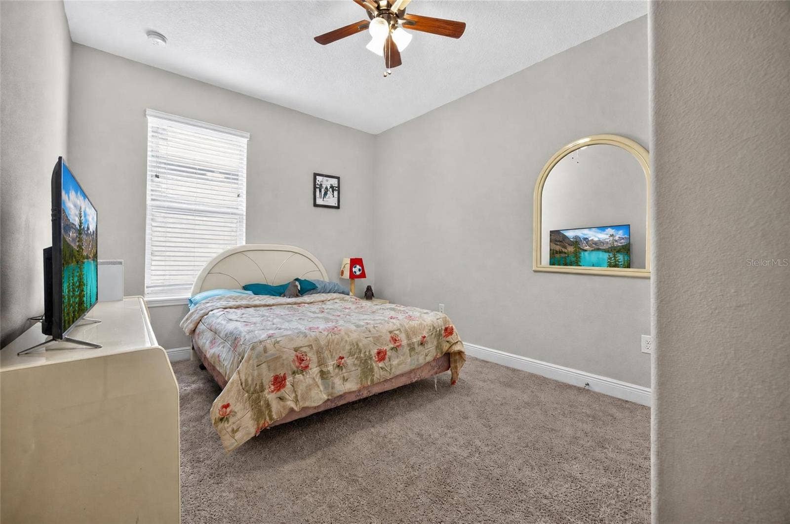 Middle (2nd) Bedroom