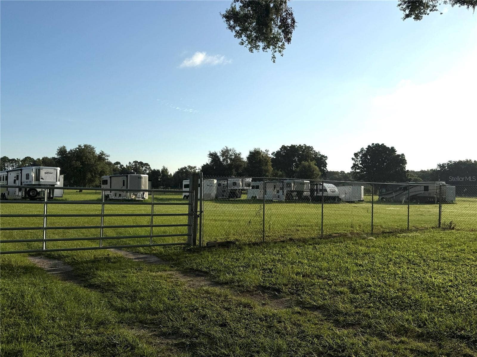2262 E C-478, Webster, FL 33597 Trailer storage area