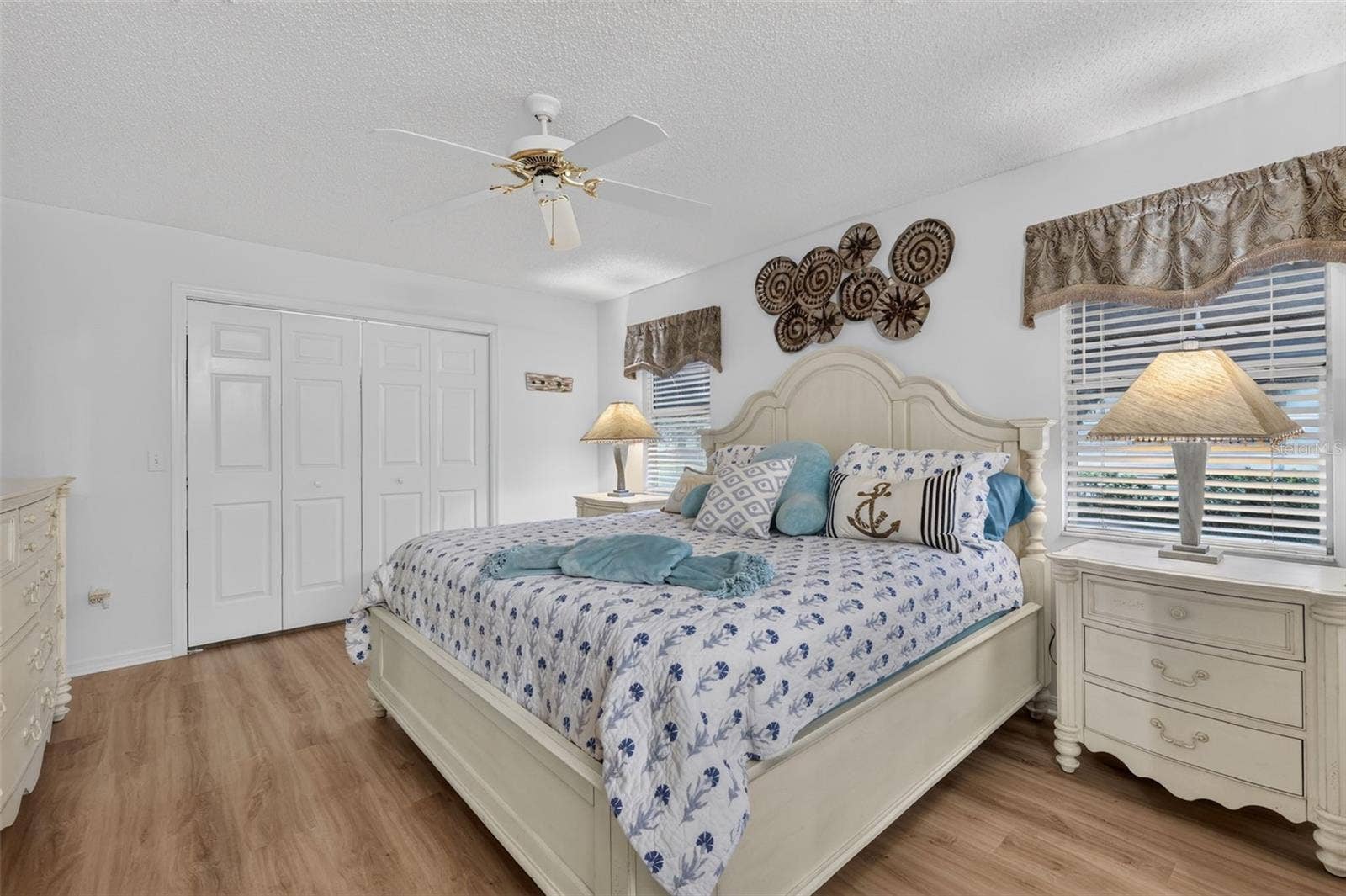 1436 W SCHWARTZ BOULEVARD, Lady Lake, FL 32159