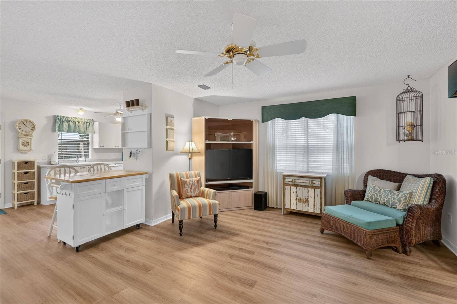 1436 W SCHWARTZ BOULEVARD, Lady Lake, FL 32159