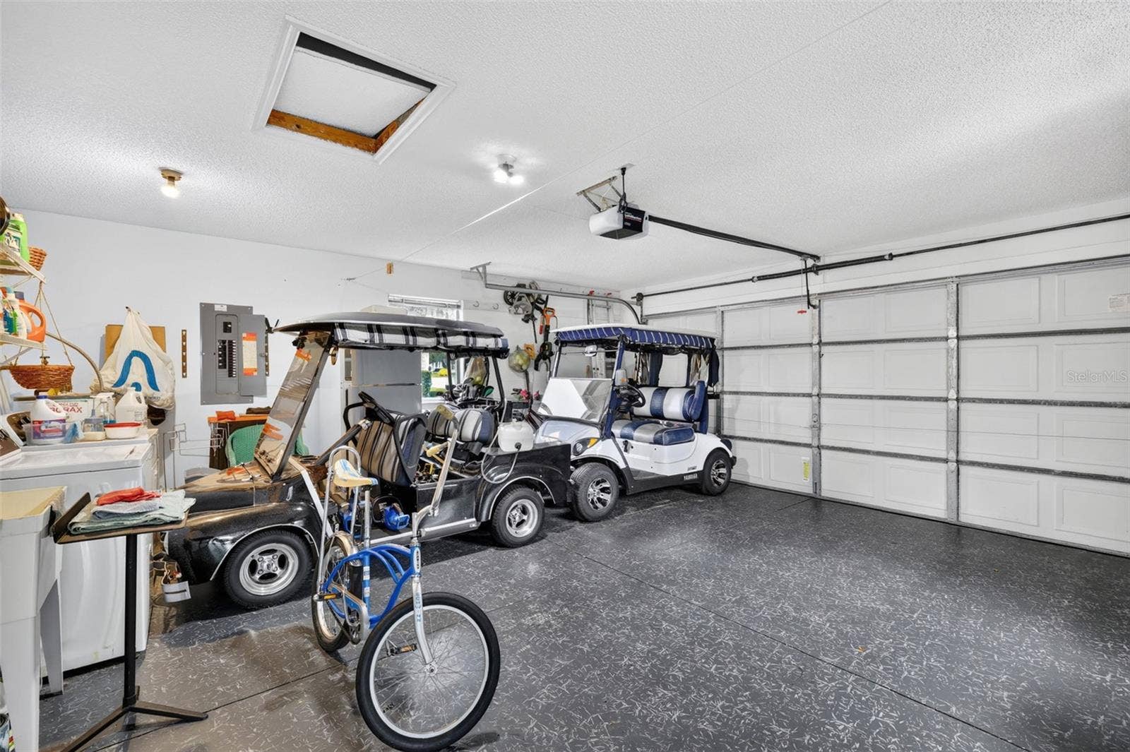 Garage/Laundry