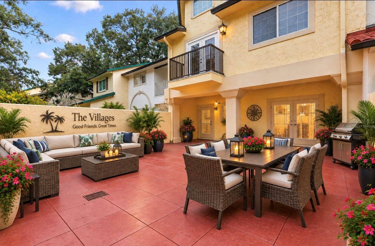 Virtually Staged 1st Floor-Spacious Outside Courtyard