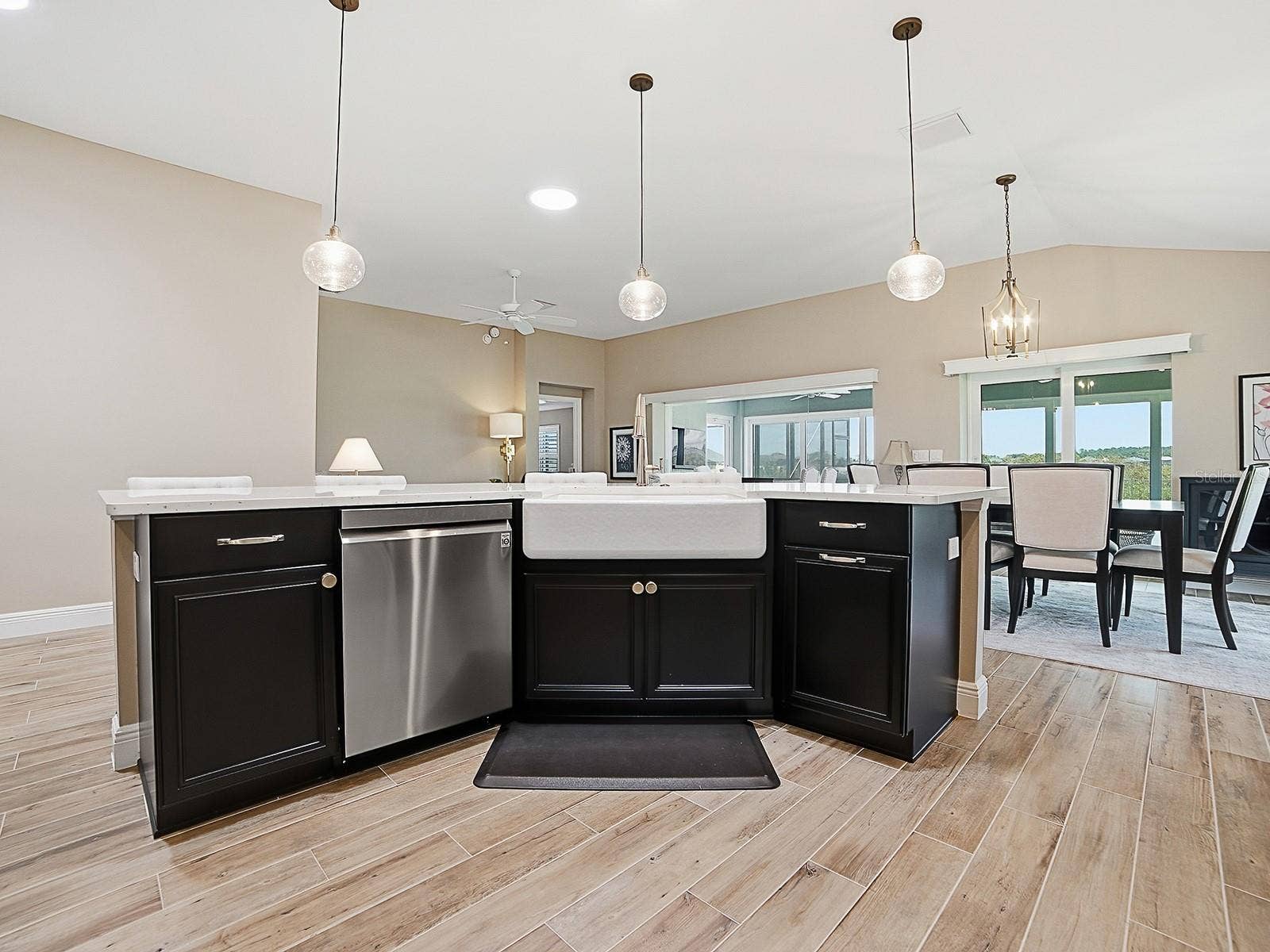 3075 LICCIARDELLO PATH, The Villages, FL 32163 FARMHOUSE SINK! PENDANTS OVER THE BREAKFAST BAR!