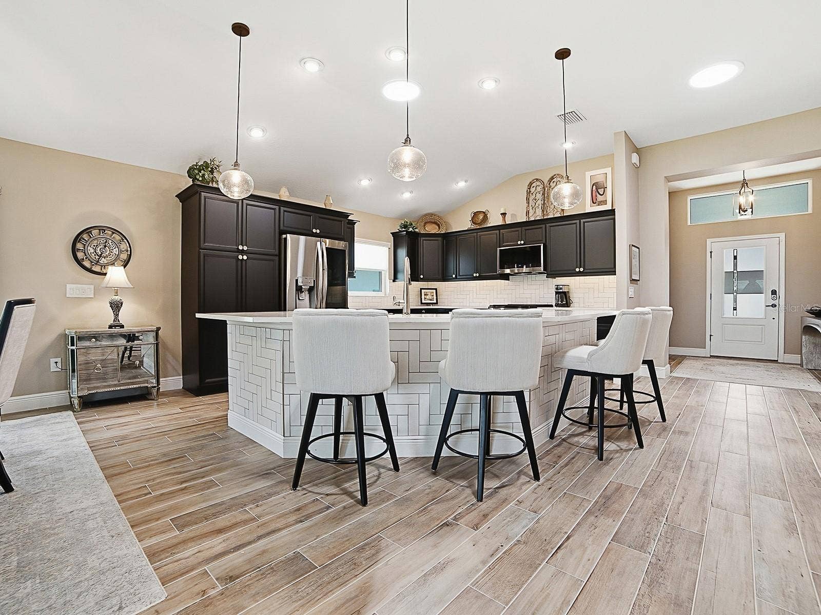 3075 LICCIARDELLO PATH, The Villages, FL 32163 THE FRONT OF THE BREAKFAST BAR IS FINISHED OFF NICELY WITH THE SAME TILE AS THE BACKSPLASH.