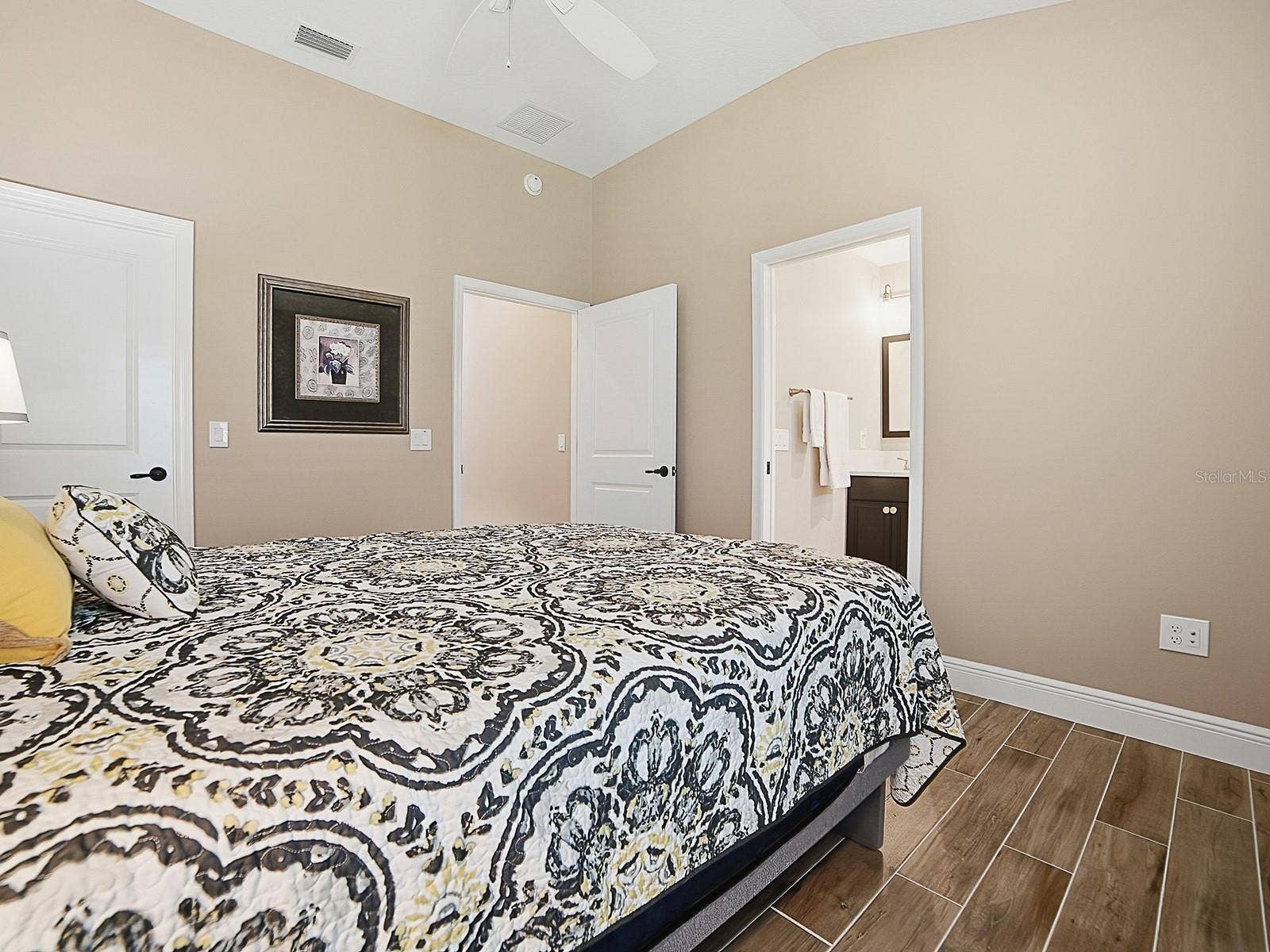 3075 LICCIARDELLO PATH, The Villages, FL 32163 THIS GUEST ROOM HAS A LARGE DEEP CLOSET AND AN EN-SUITE BATH.