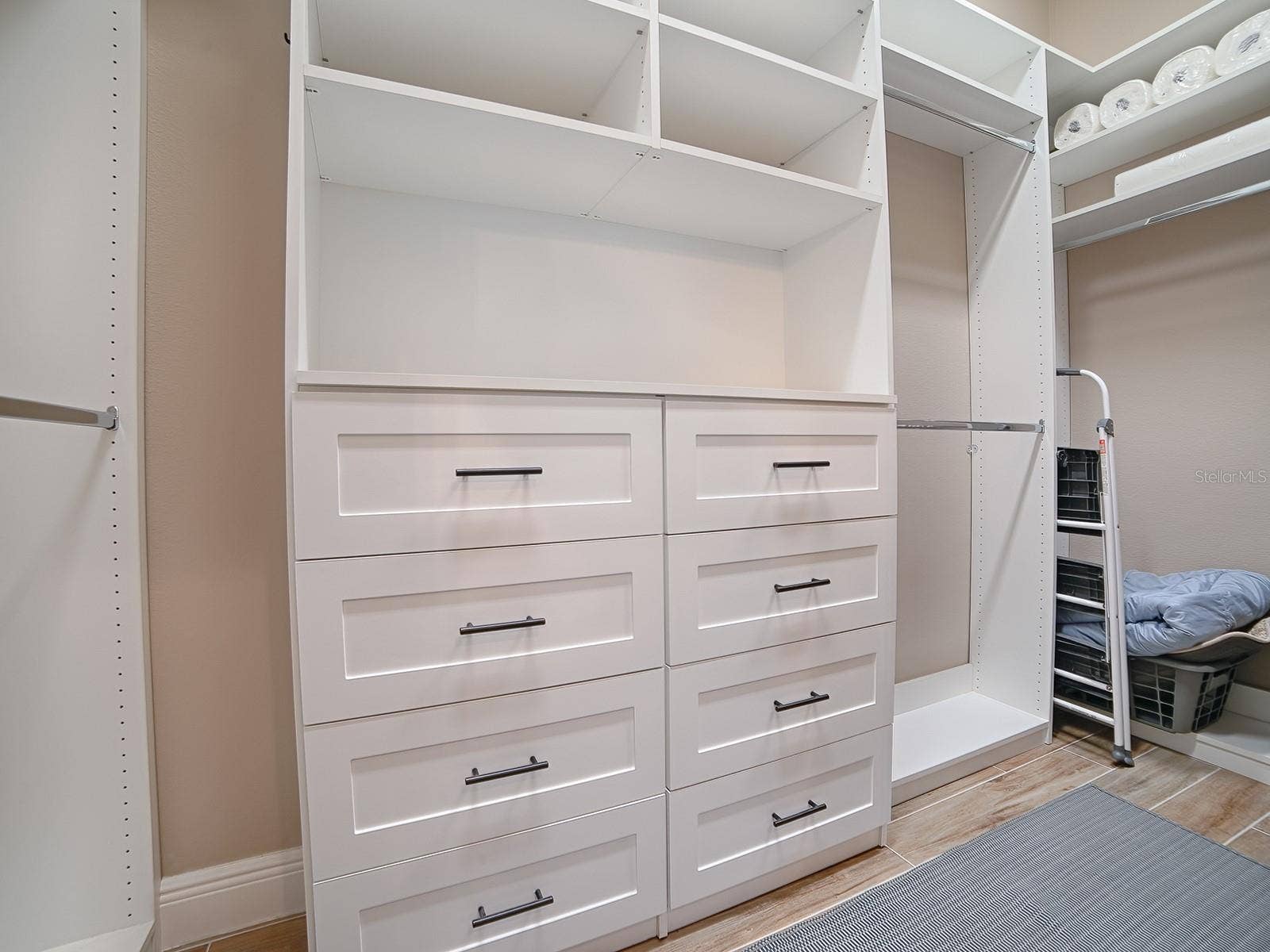 3075 LICCIARDELLO PATH, The Villages, FL 32163 DRAWERS, SHELVIING AND HANGING SPACE!