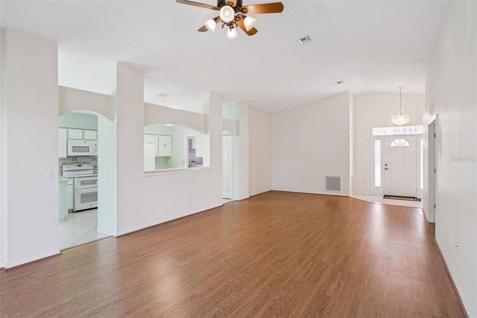 439 GRAND VISTA TRAIL, Leesburg, FL 34748 439 GRAND VISTA TRAIL, Leesburg, FL 34748