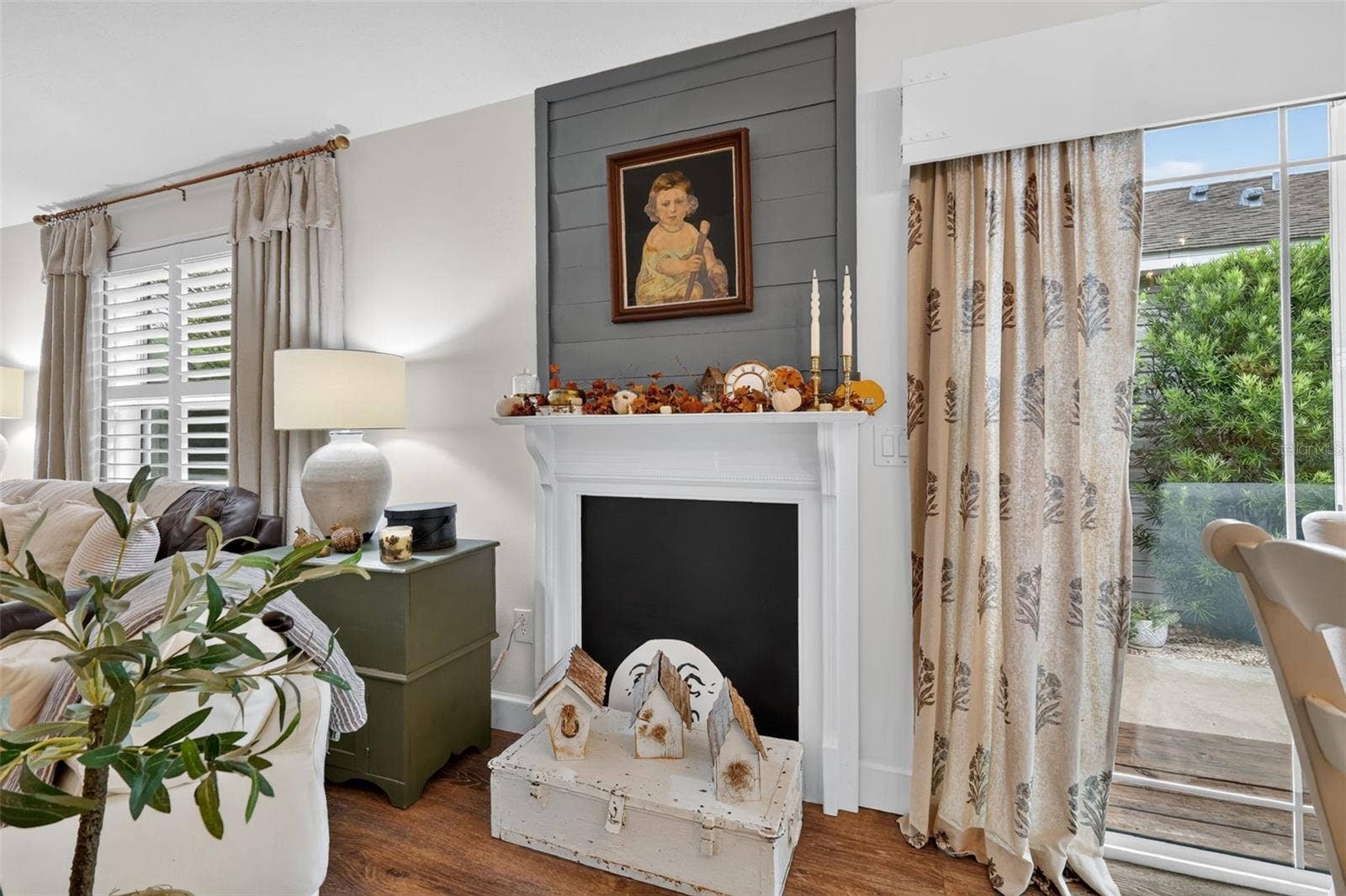 Charming Accent Mantle