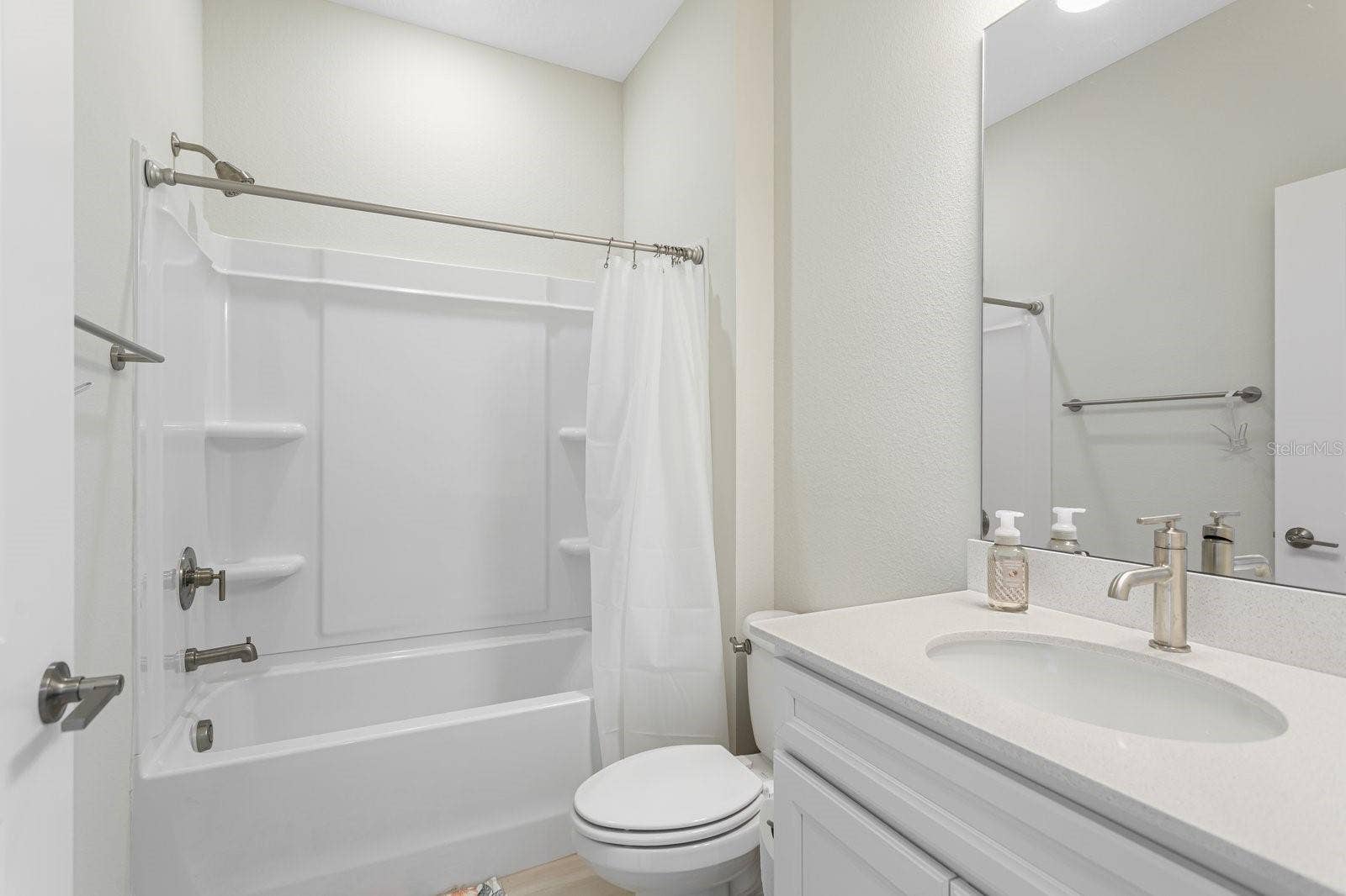 1323 ORANGE VALLEY ROAD, Minneola, FL 34715 Guest Bath