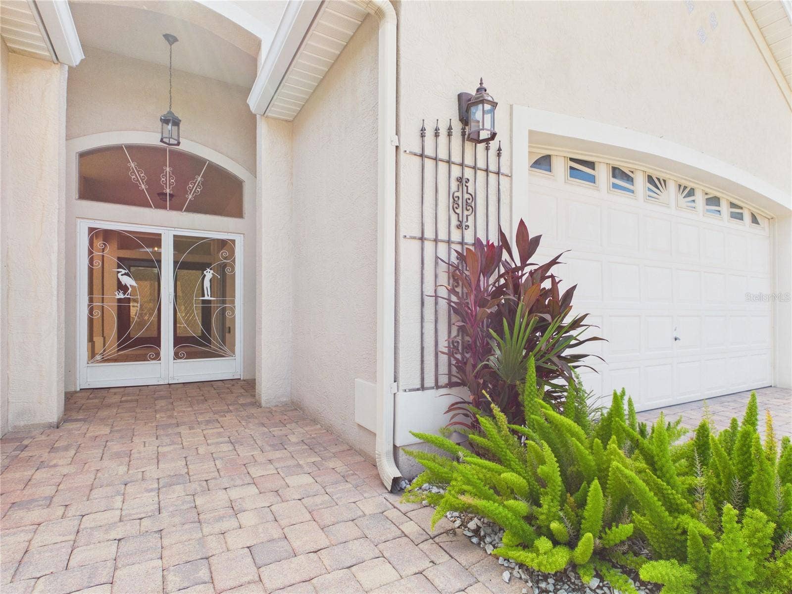 1802 ESTAFANA WAY, The Villages, FL 32159 Screened in entrance
