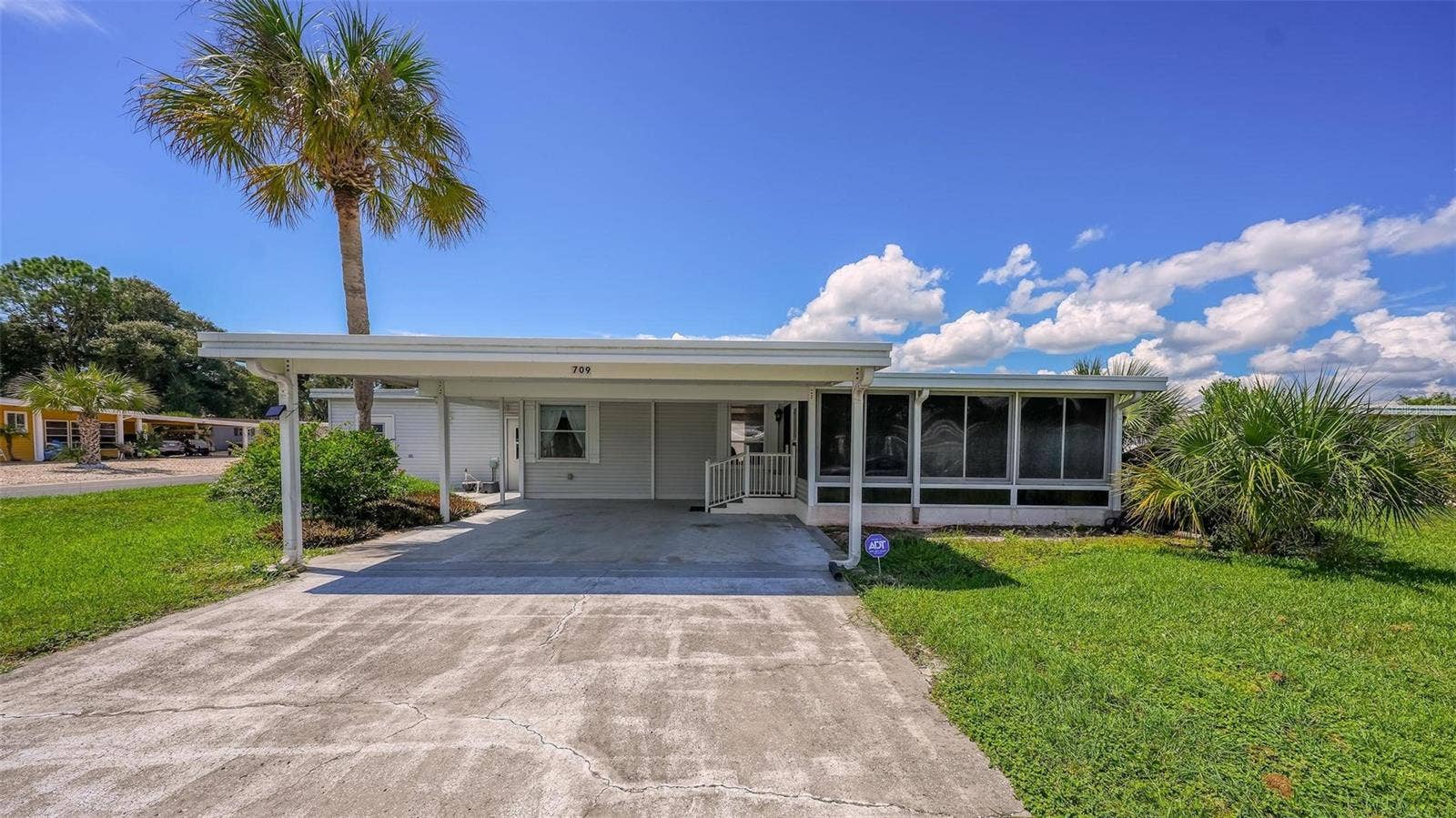 709 BENGAL AVENUE, Tavares, FL 32778 Welcome to 709 Bengal Avenue