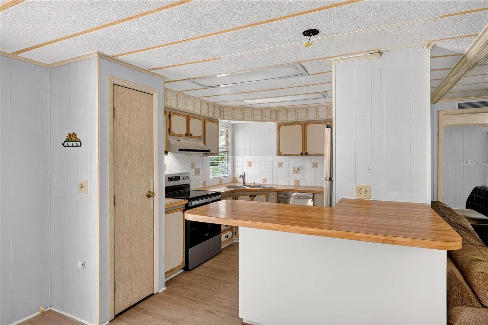 709 BENGAL AVENUE, Tavares, FL 32778 Closet Pantry